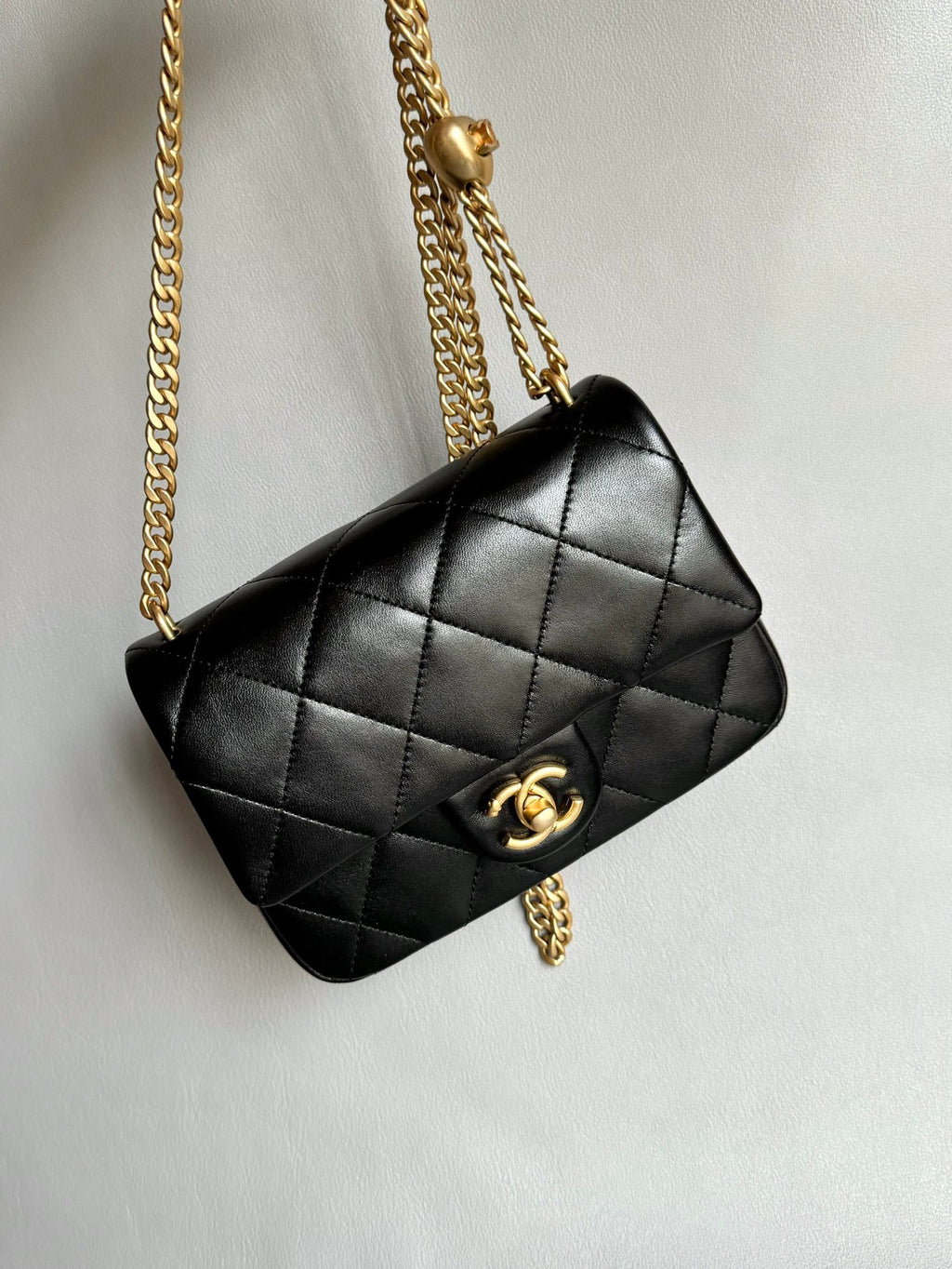 CHANEL-24C Sweet Heart Crush  lap Bag golden/sliver
