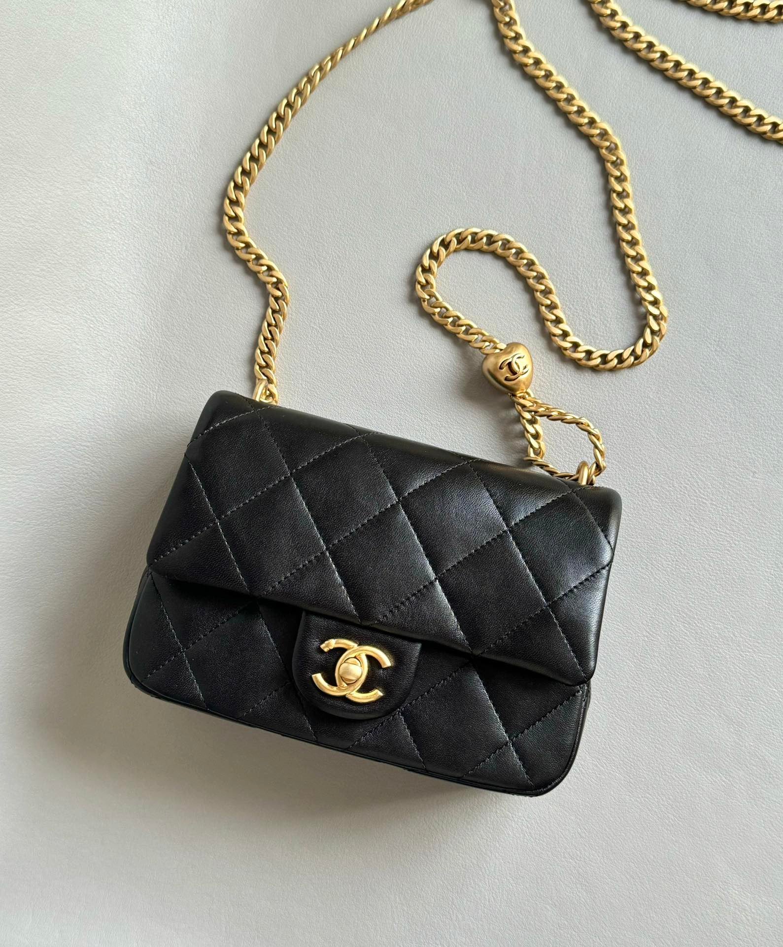 CHANEL-24C Sweet Heart Crush  lap Bag golden/sliver