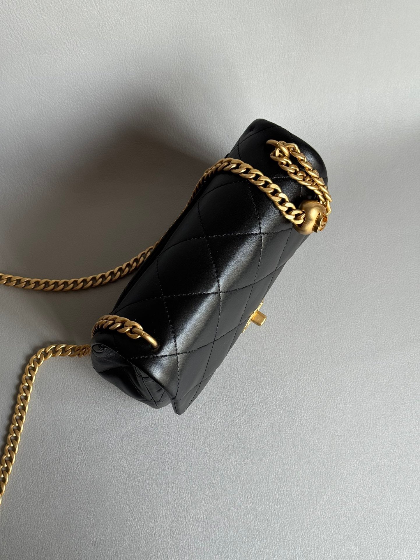 CHANEL-24C Sweet Heart Crush  lap Bag golden/sliver