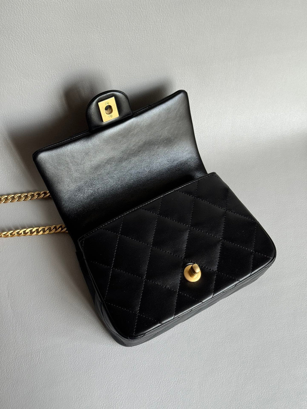 CHANEL-24C Sweet Heart Crush  lap Bag golden/sliver