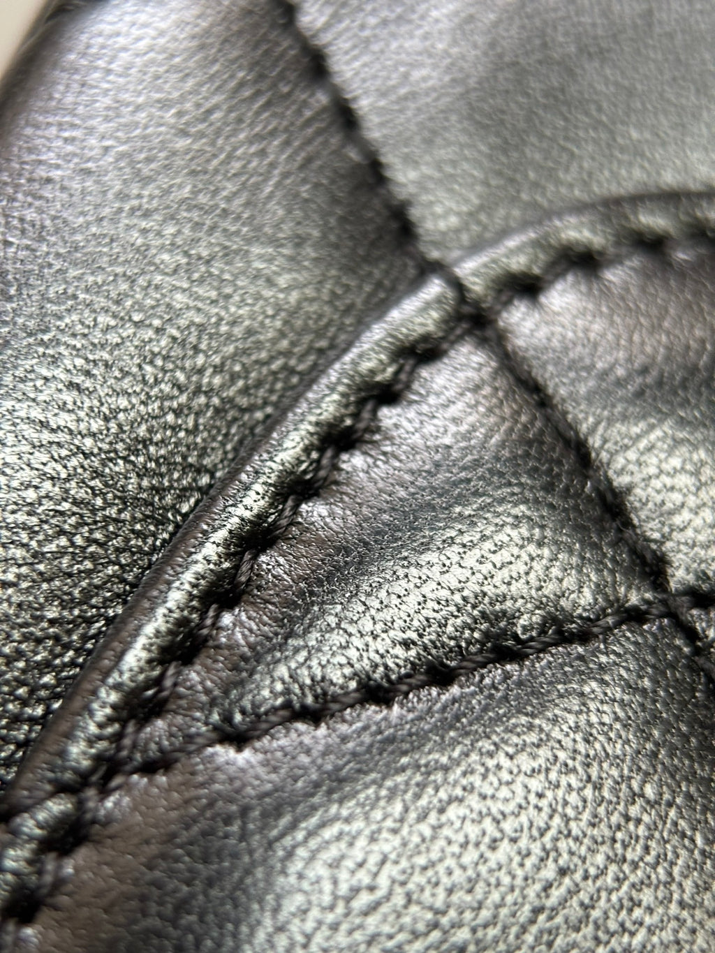 CHANEL-24C Sweet Heart Crush  lap Bag golden/sliver