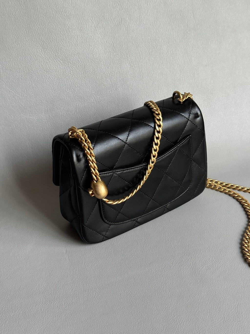 CHANEL-24C Sweet Heart Crush  lap Bag golden/sliver