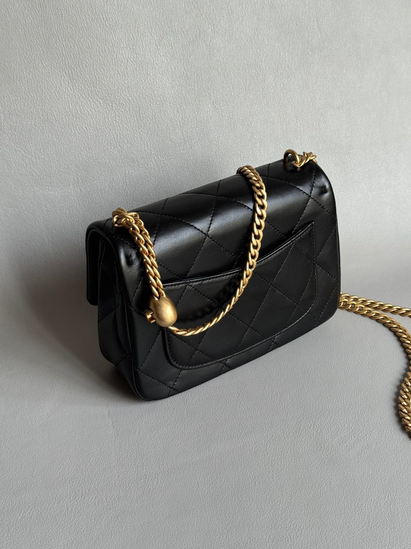 CHANEL-24C Sweet Heart Crush  lap Bag golden/sliver