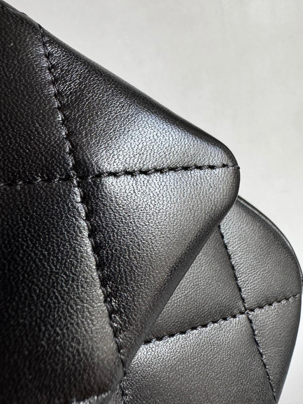 CHANEL-24C Sweet Heart Crush  lap Bag golden/sliver