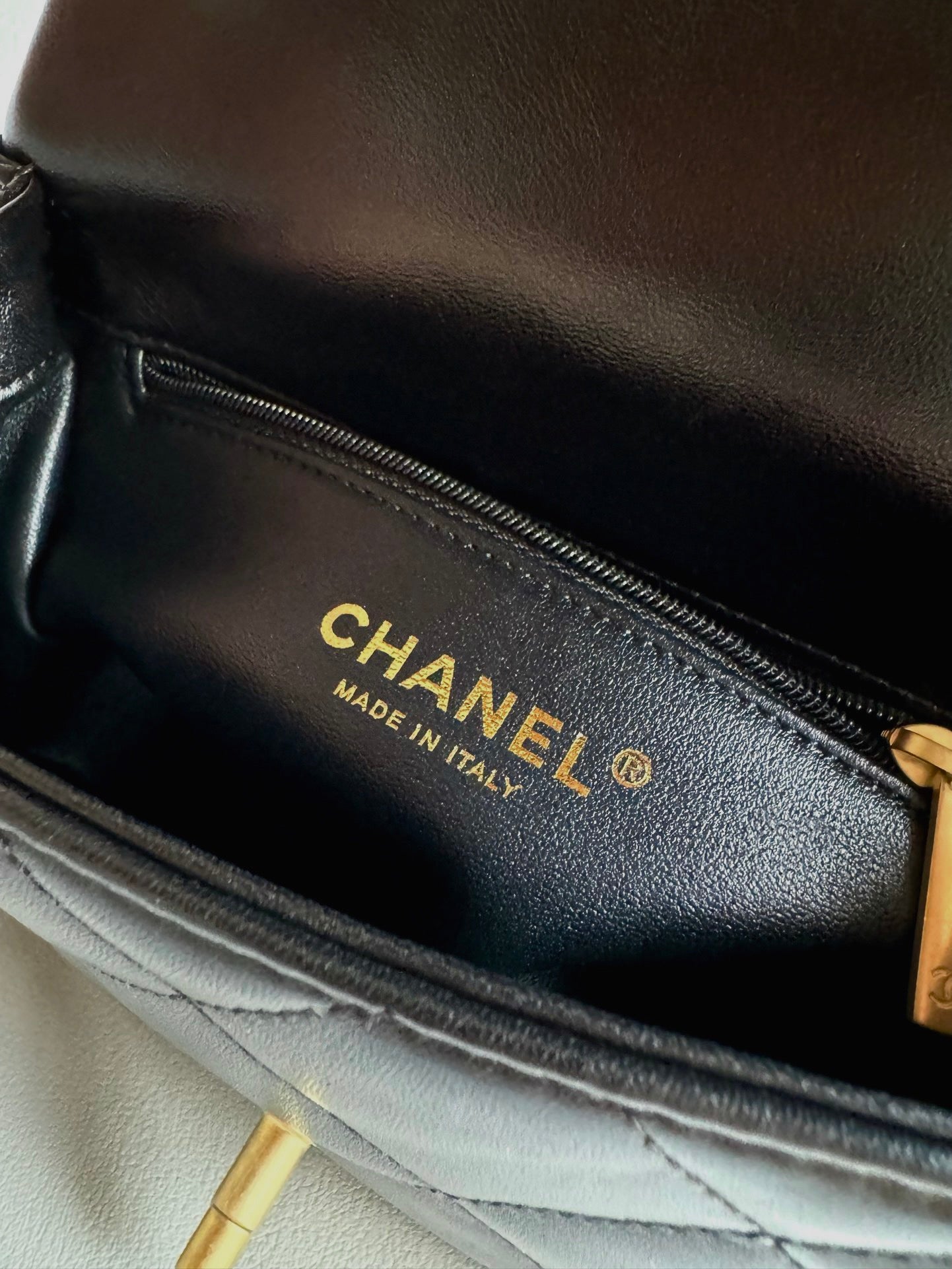 CHANEL-24C Sweet Heart Crush  lap Bag golden/sliver