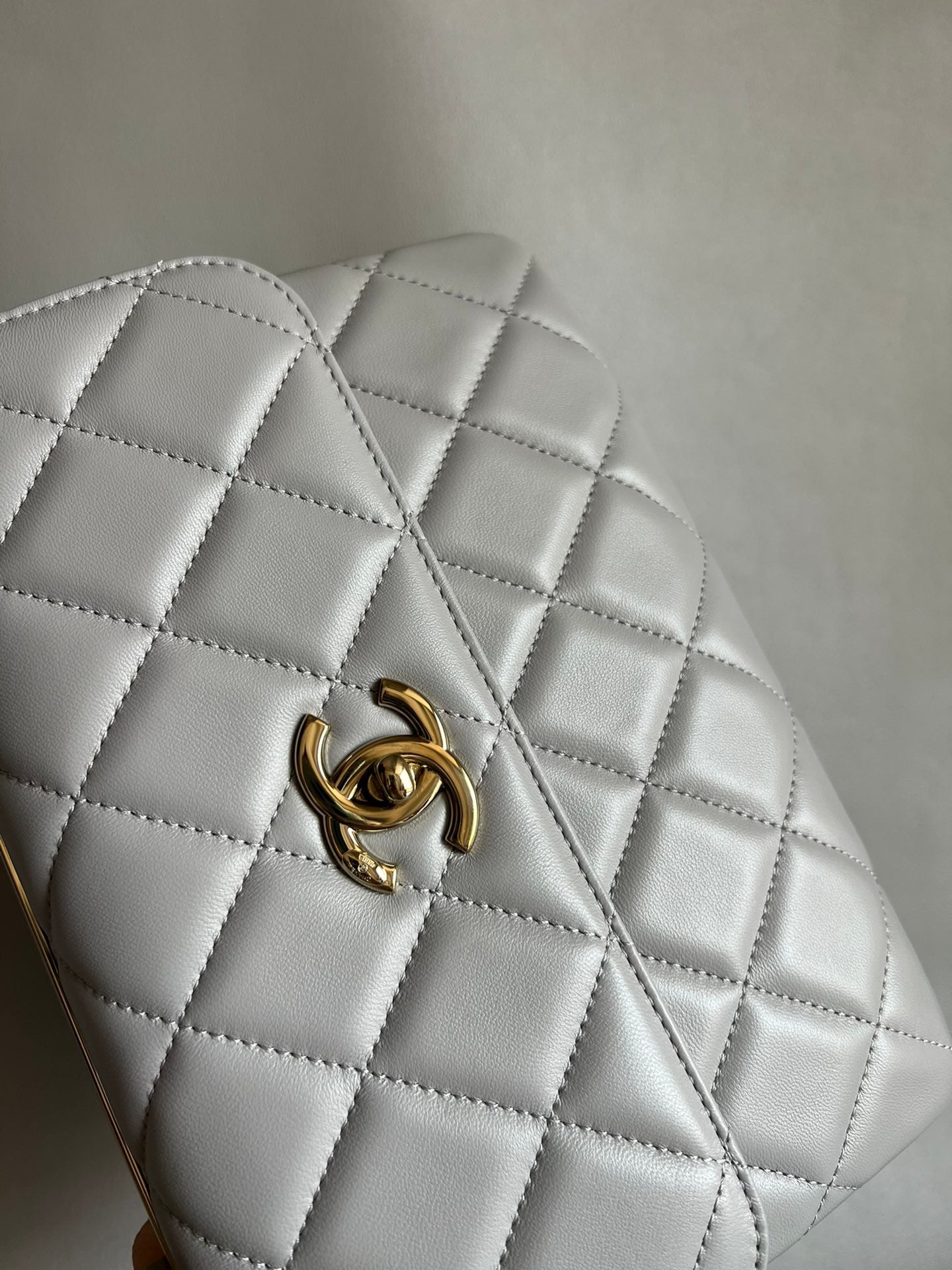 CHANEL-24C Trendy Coco golden/sliver