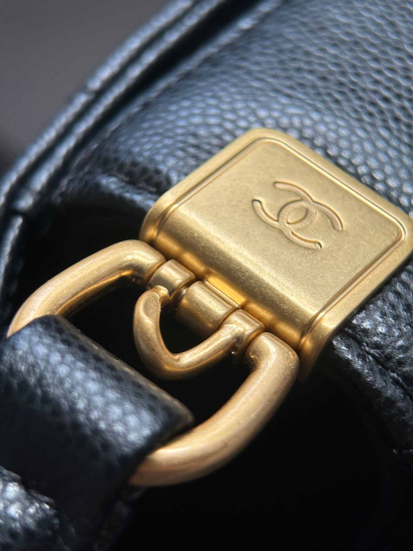 CHANEL-24K Handheld Flap bag golden/sliver