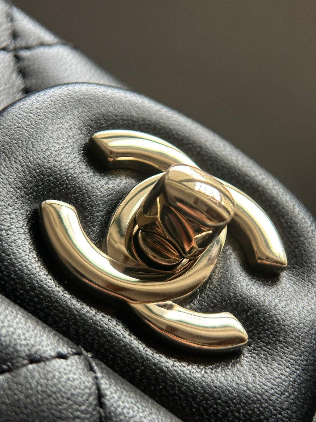 CHANEL-24K Classic Flap bag golden/sliver