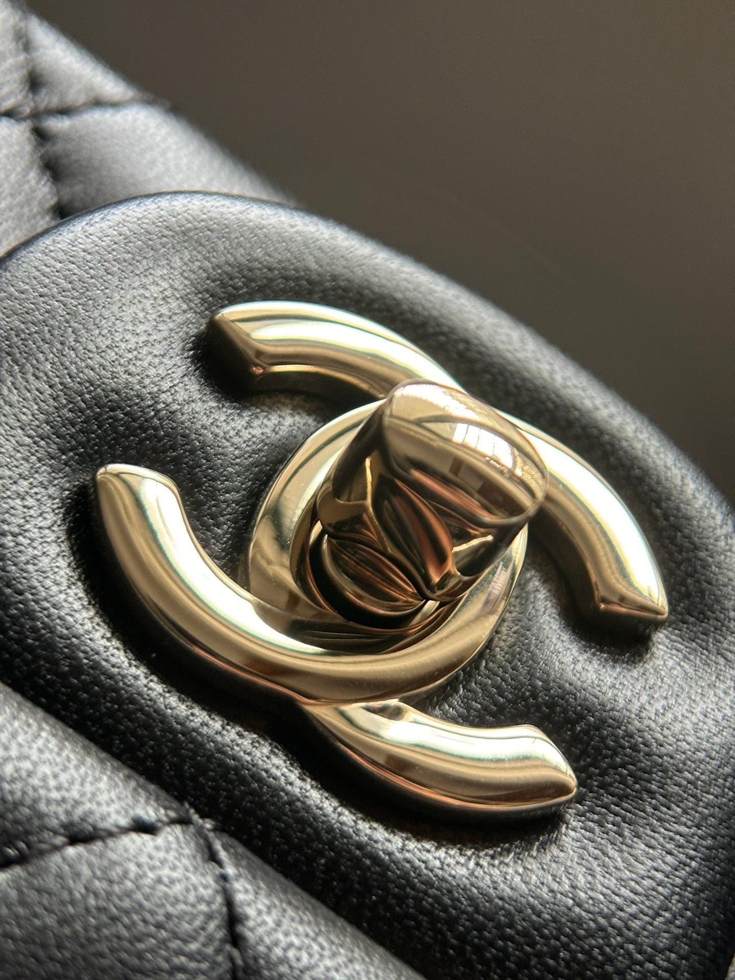 CHANEL-24K Classic Flap bag golden/sliver