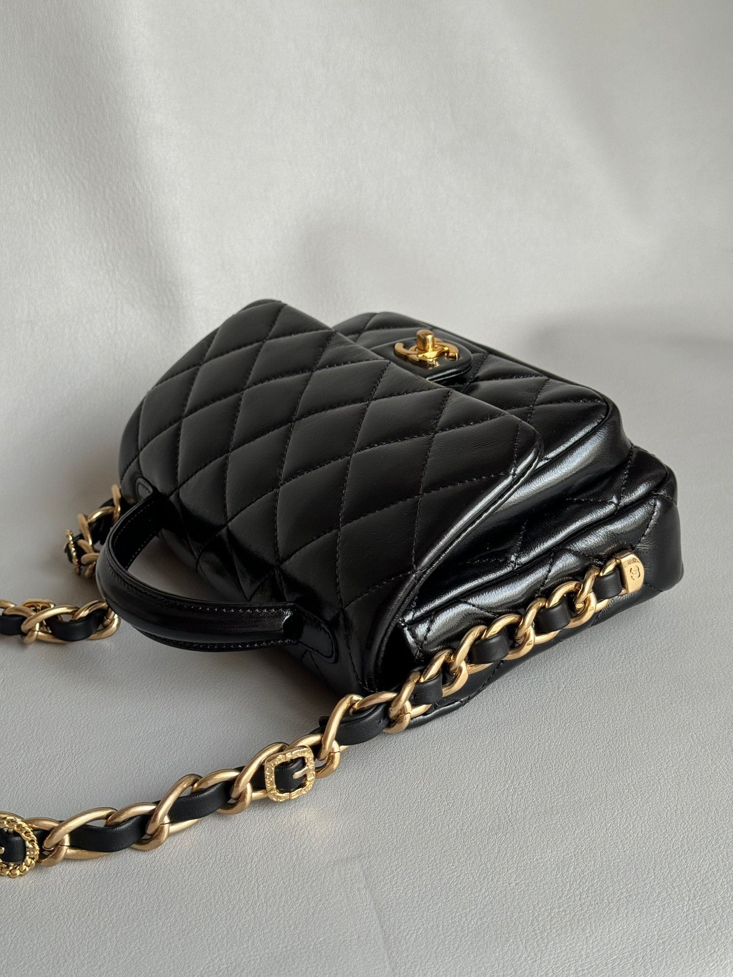CHANEL-24a Flap bag golden/sliver