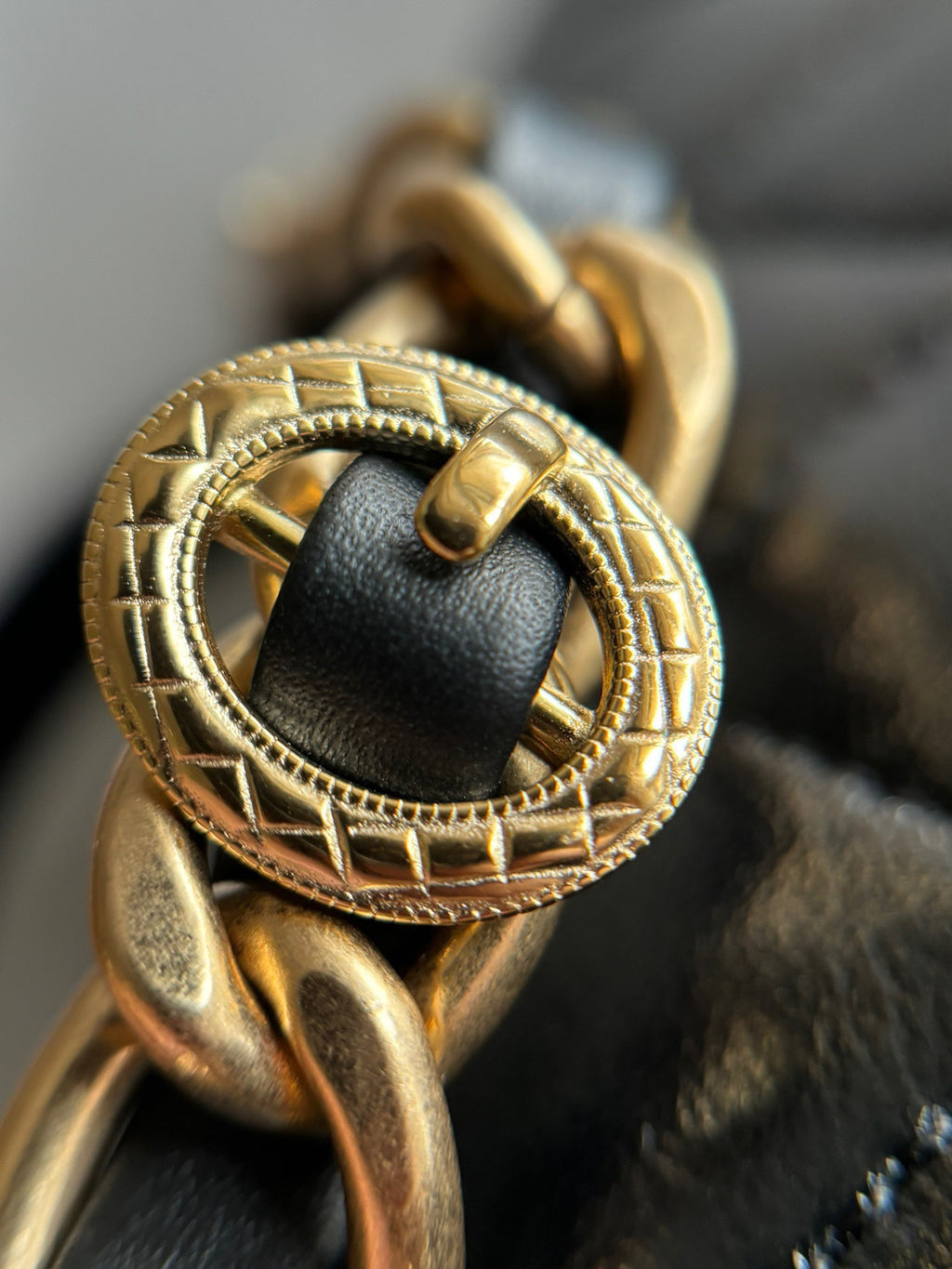 CHANEL-24a Flap bag golden/sliver