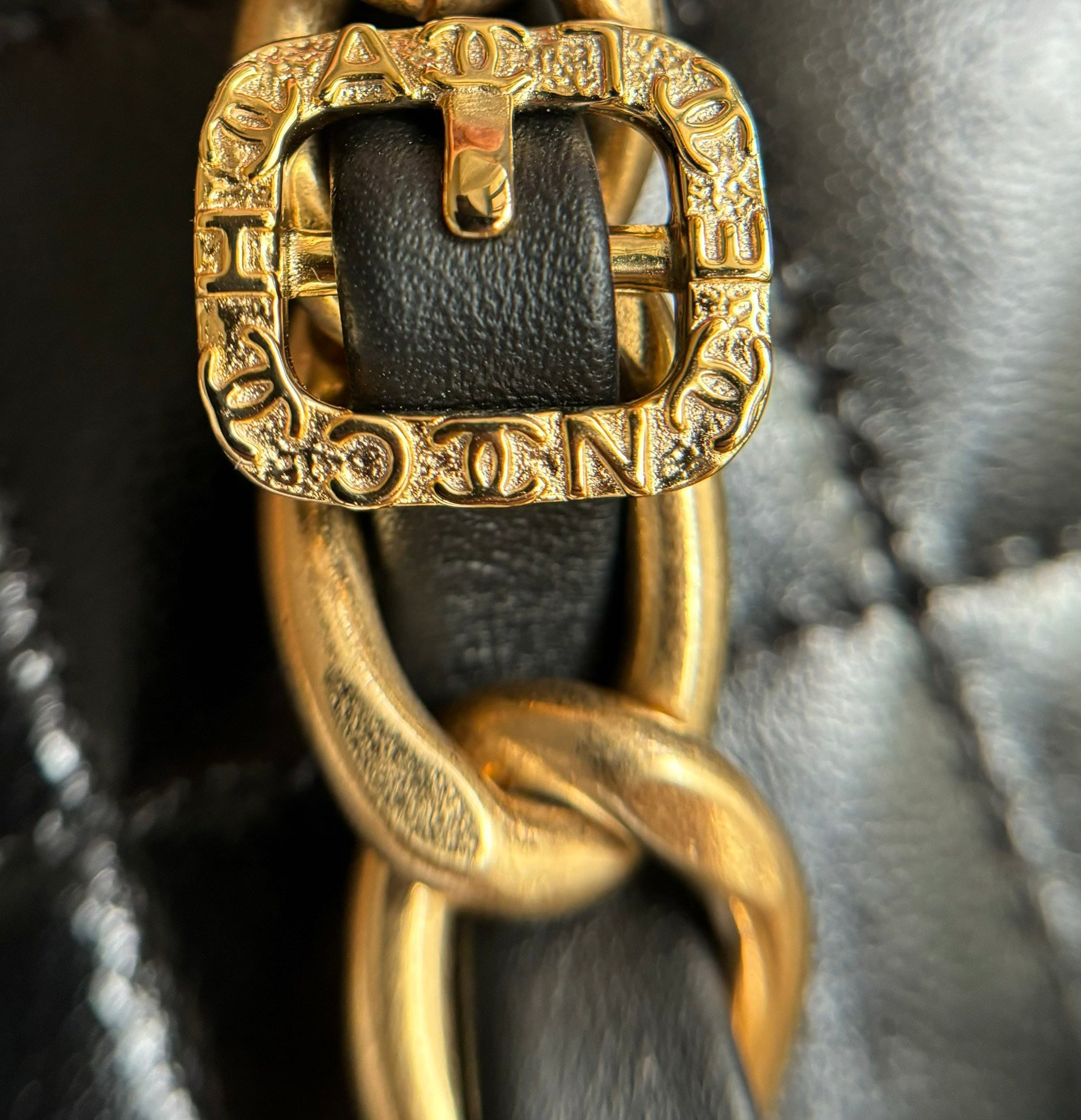 CHANEL-24a Flap bag golden/sliver