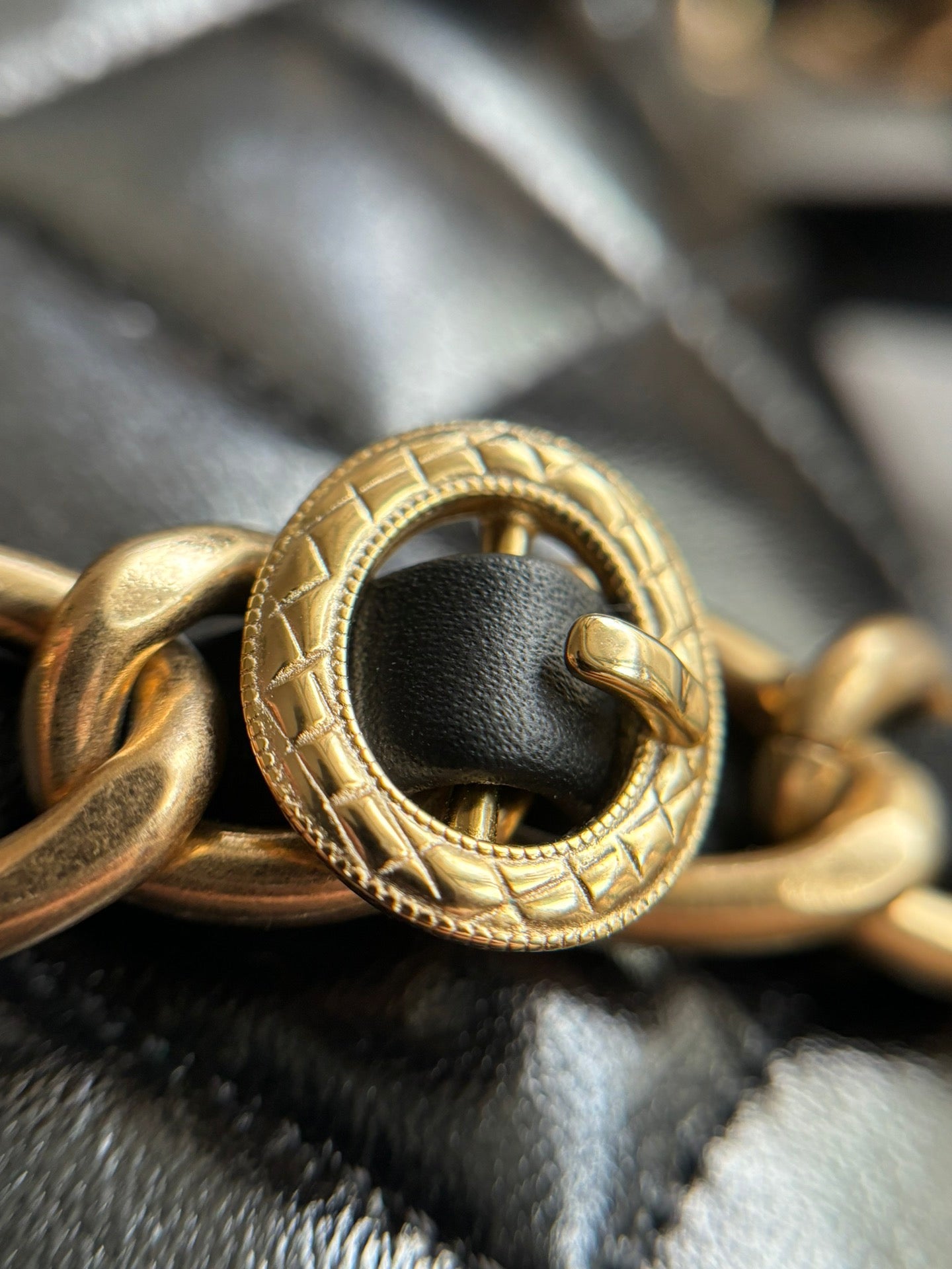 CHANEL-24a Flap bag golden/sliver