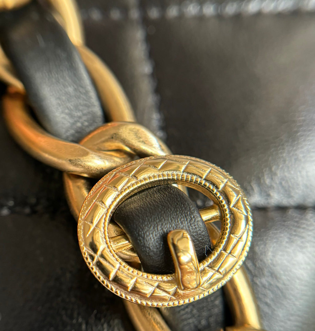 CHANEL-24a Flap bag golden/sliver