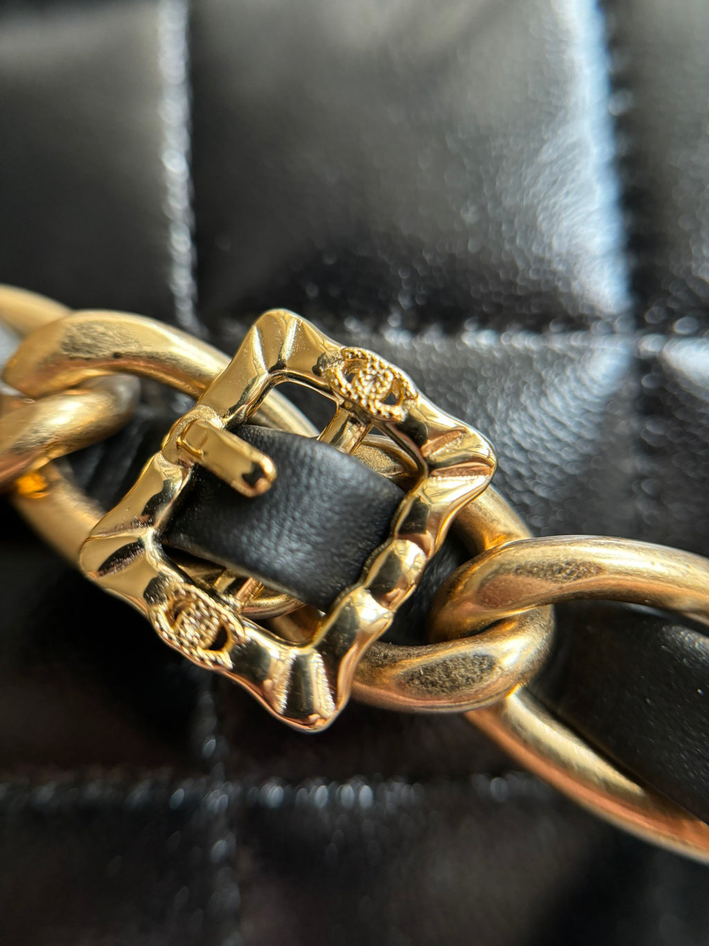 CHANEL-24a Flap bag golden/sliver