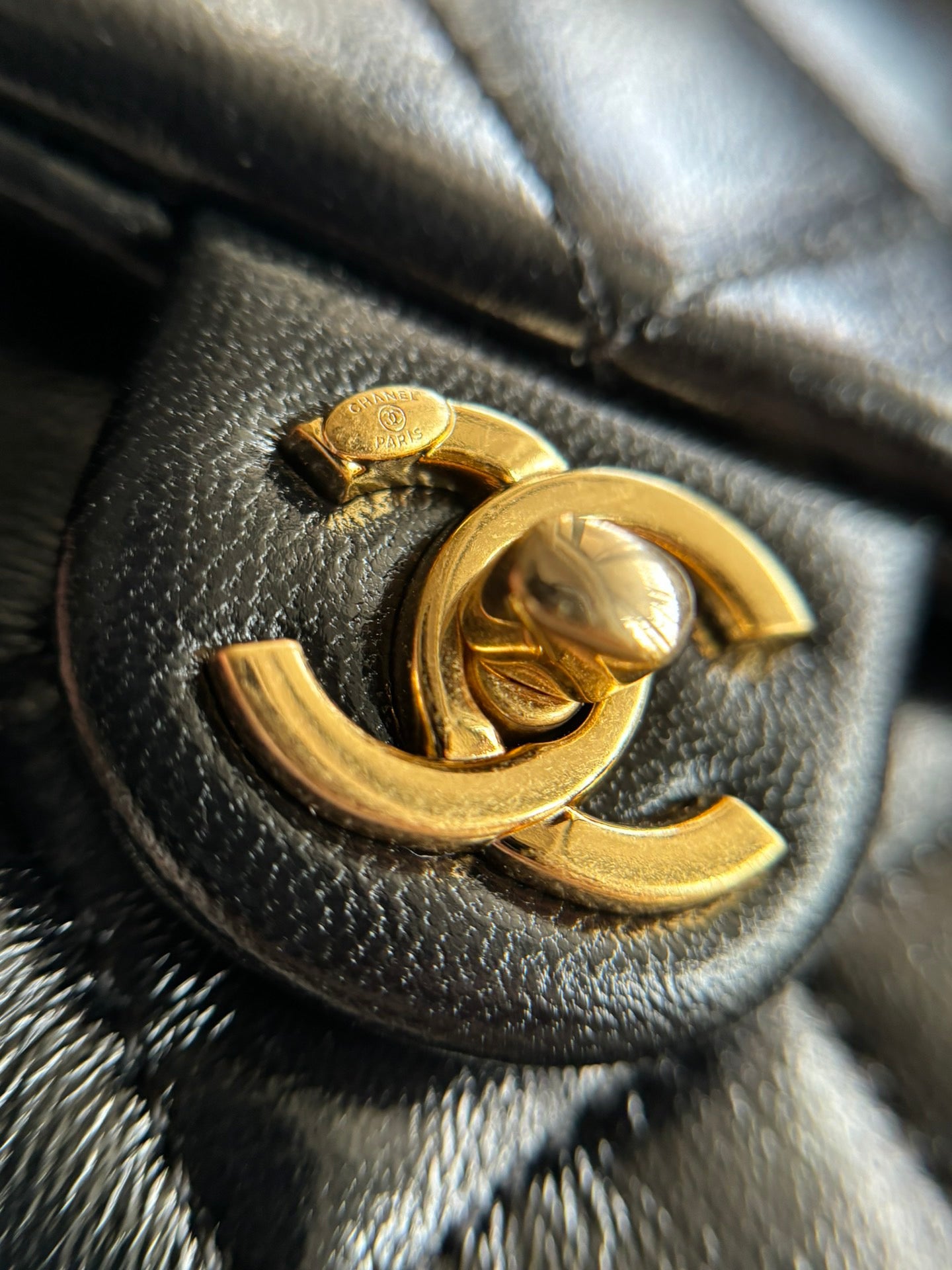 CHANEL-24a Flap bag golden/sliver