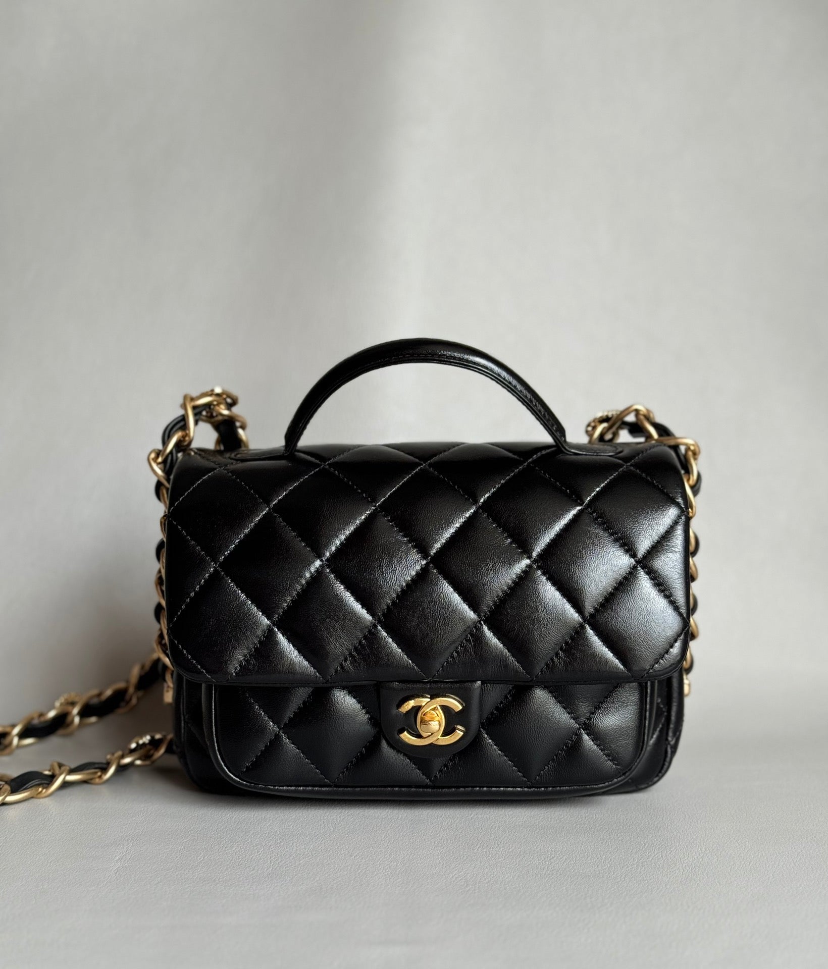 CHANEL-24a Flap bag golden/sliver