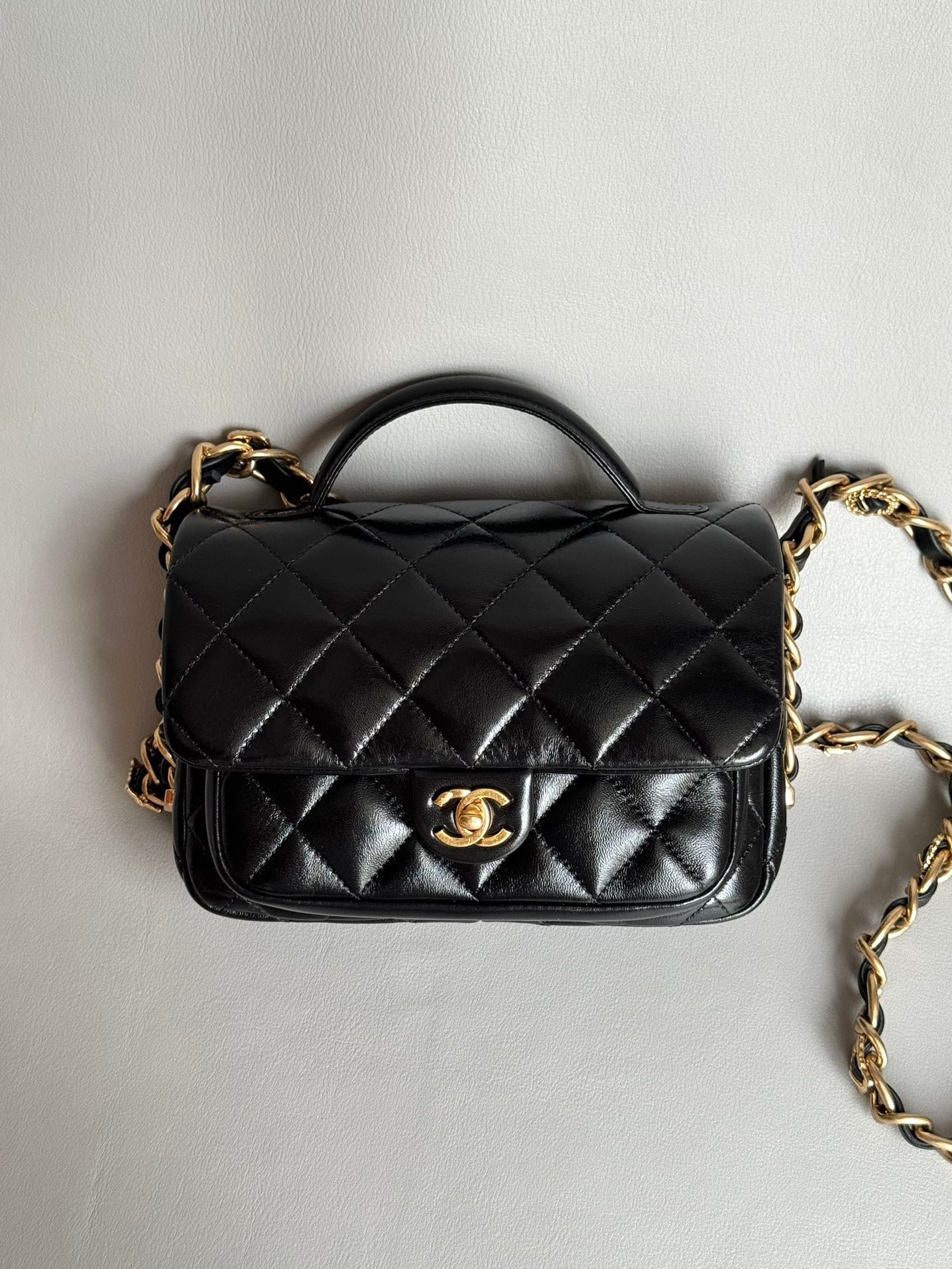 CHANEL-24a Flap bag golden/sliver