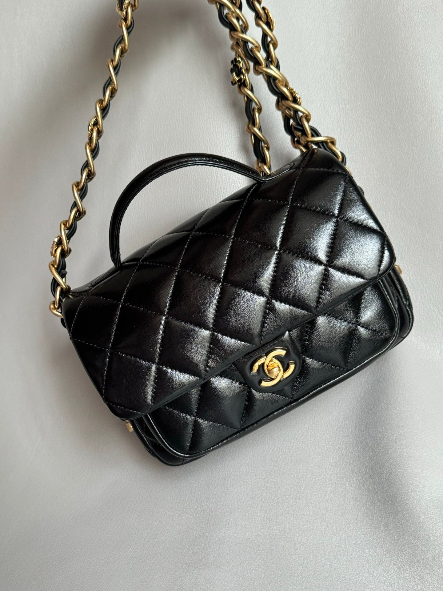 CHANEL-24a Flap bag golden/sliver