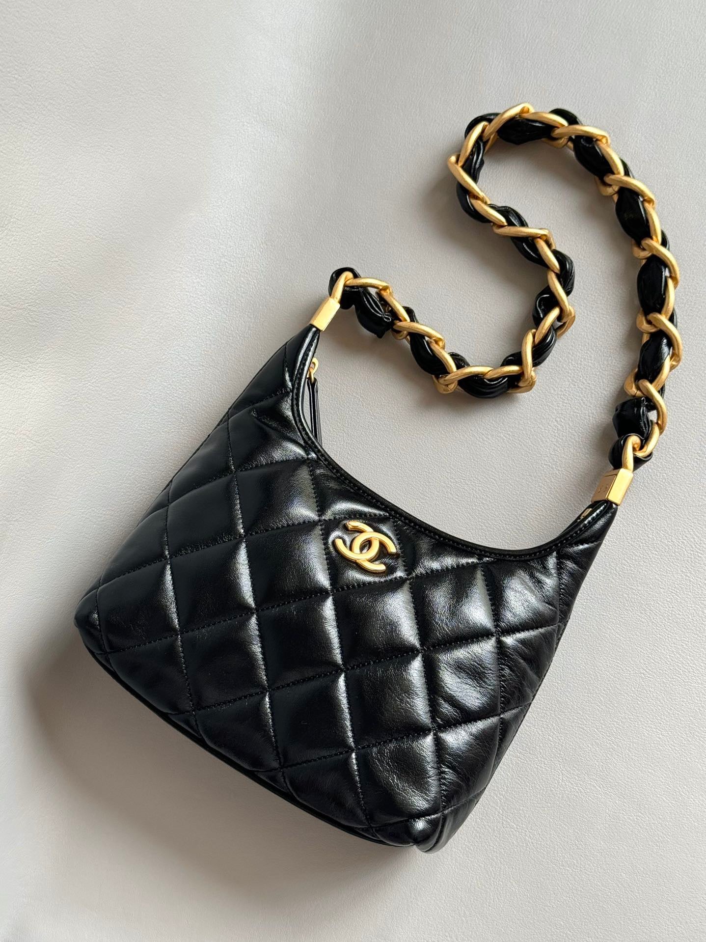CHANEL-24A HoBo golden/sliver