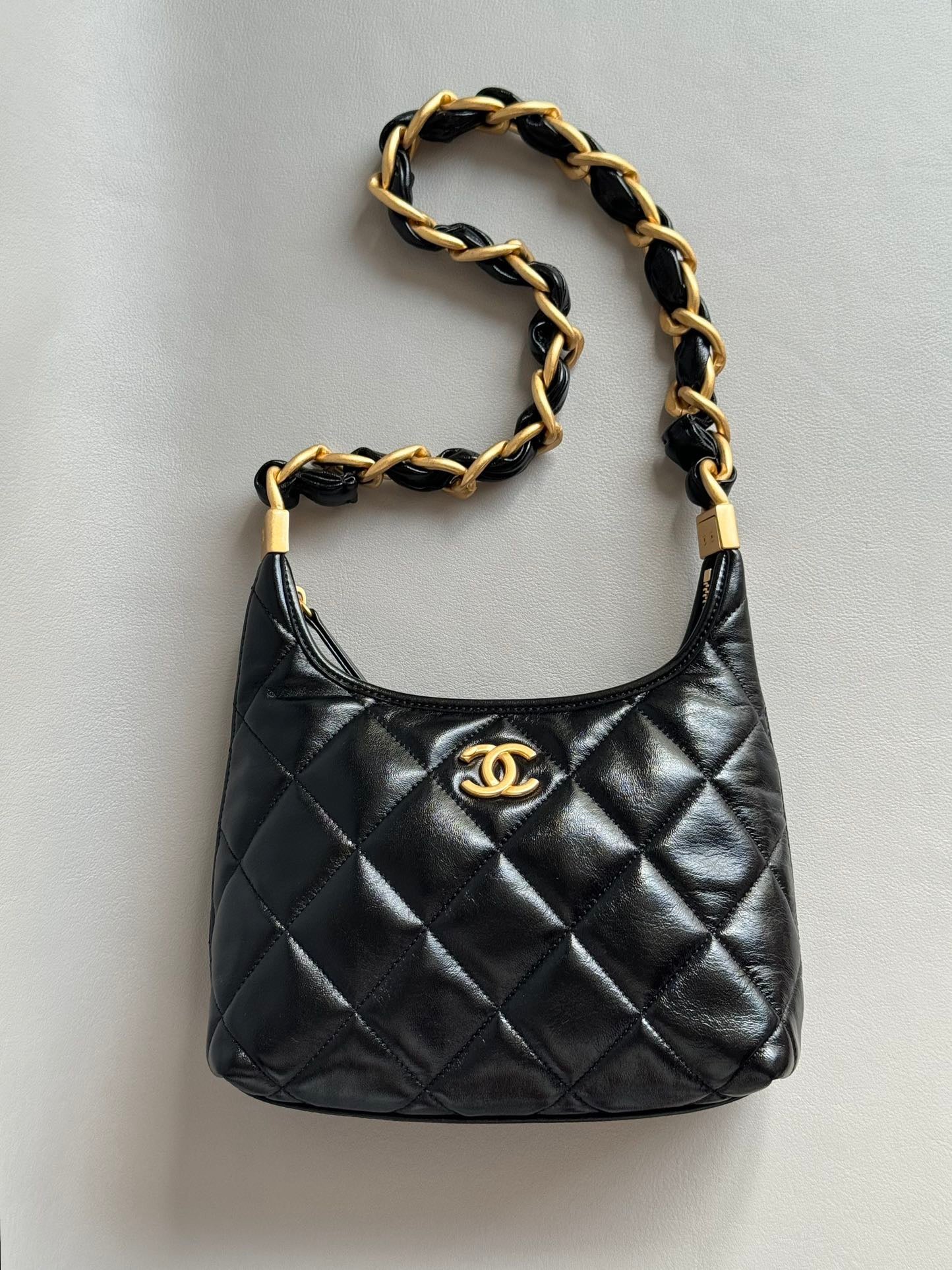 CHANEL-24A HoBo golden/sliver
