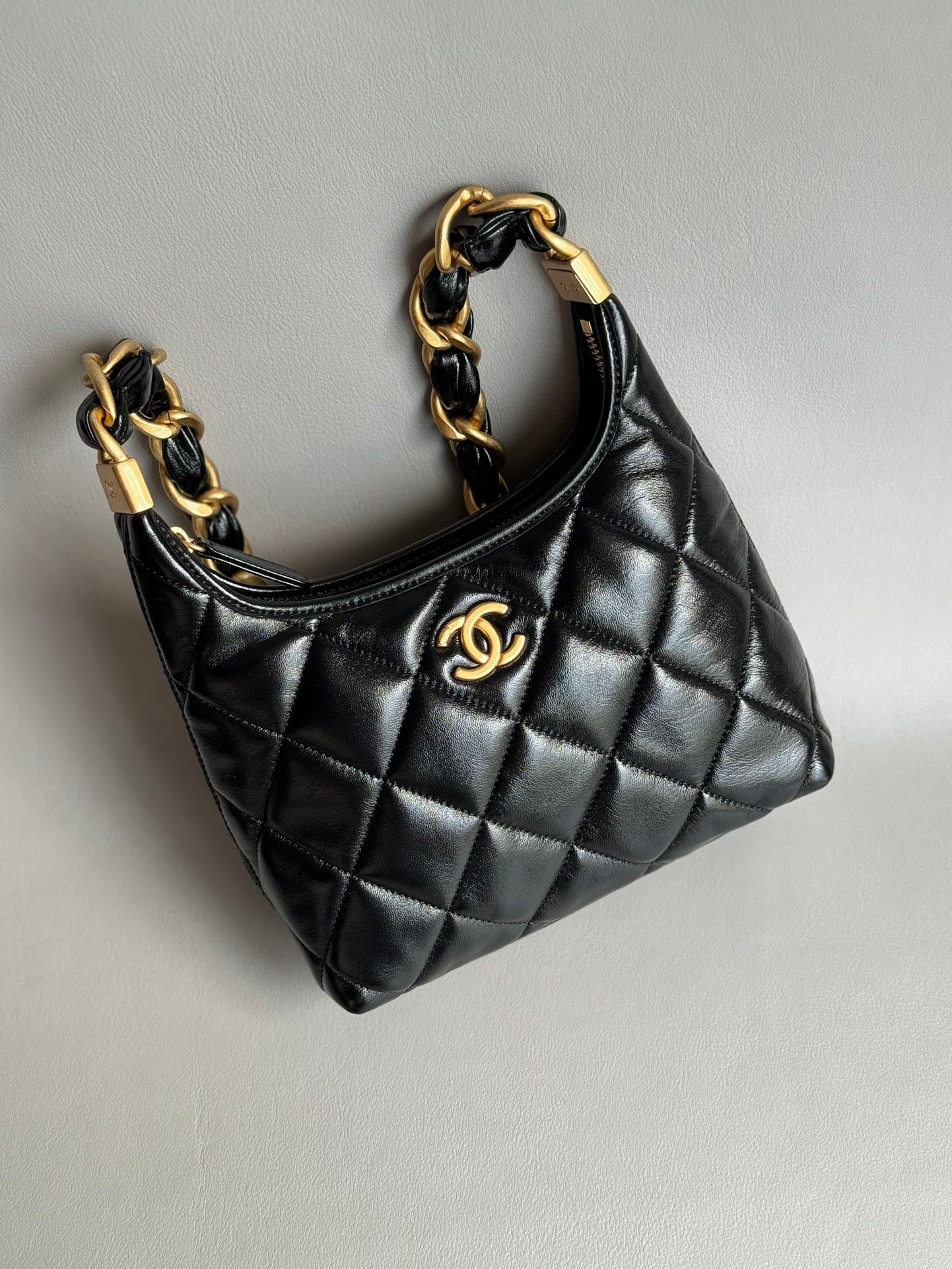 CHANEL-24A HoBo golden/sliver