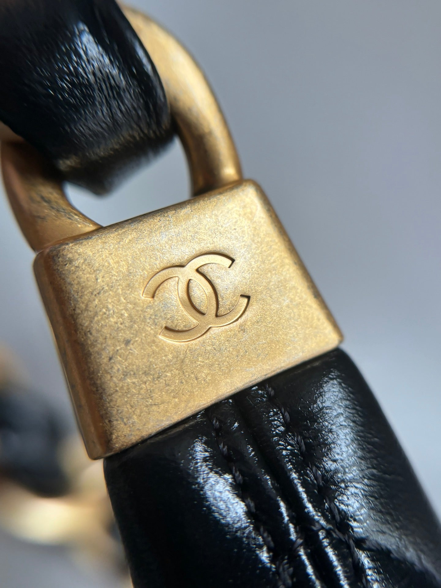 CHANEL-24A HoBo golden/sliver