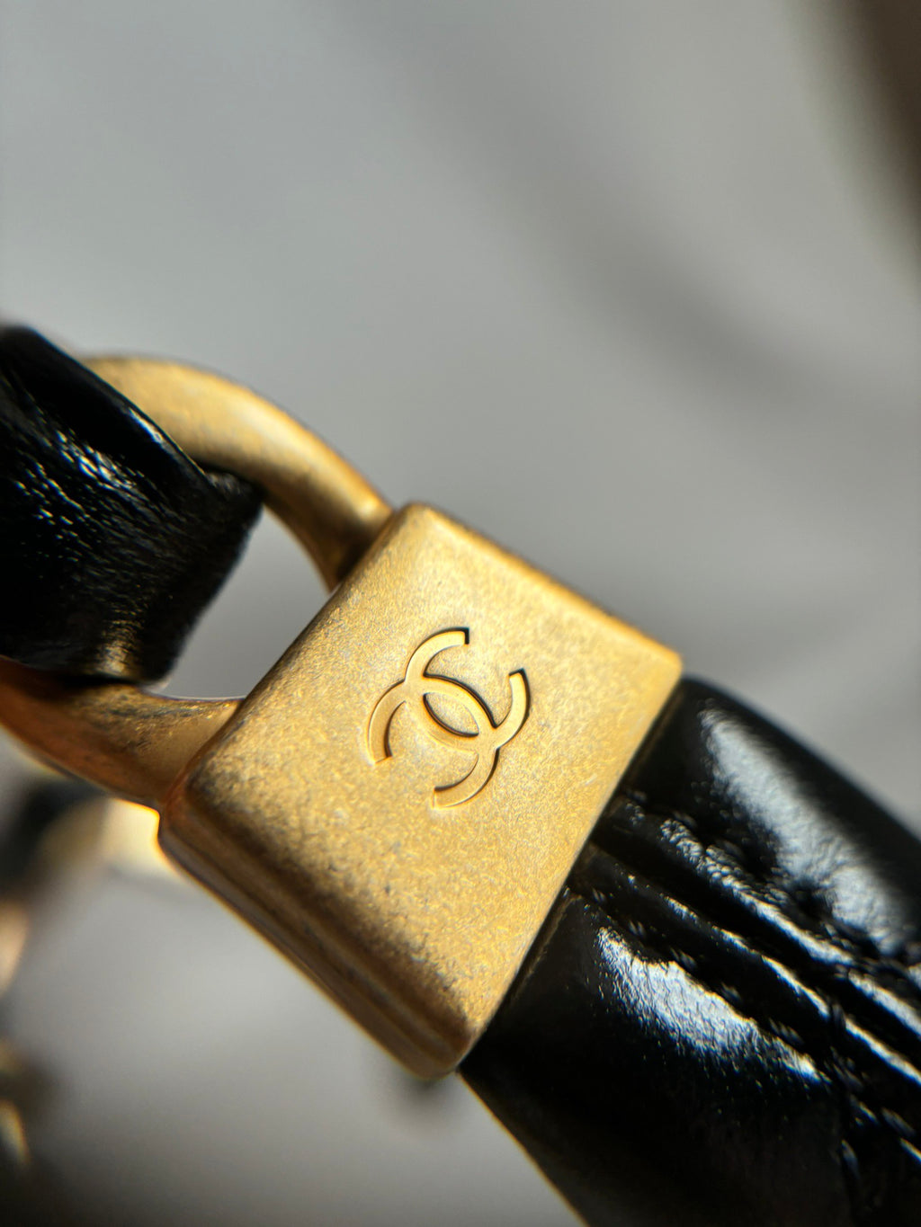 CHANEL-24A HoBo golden/sliver