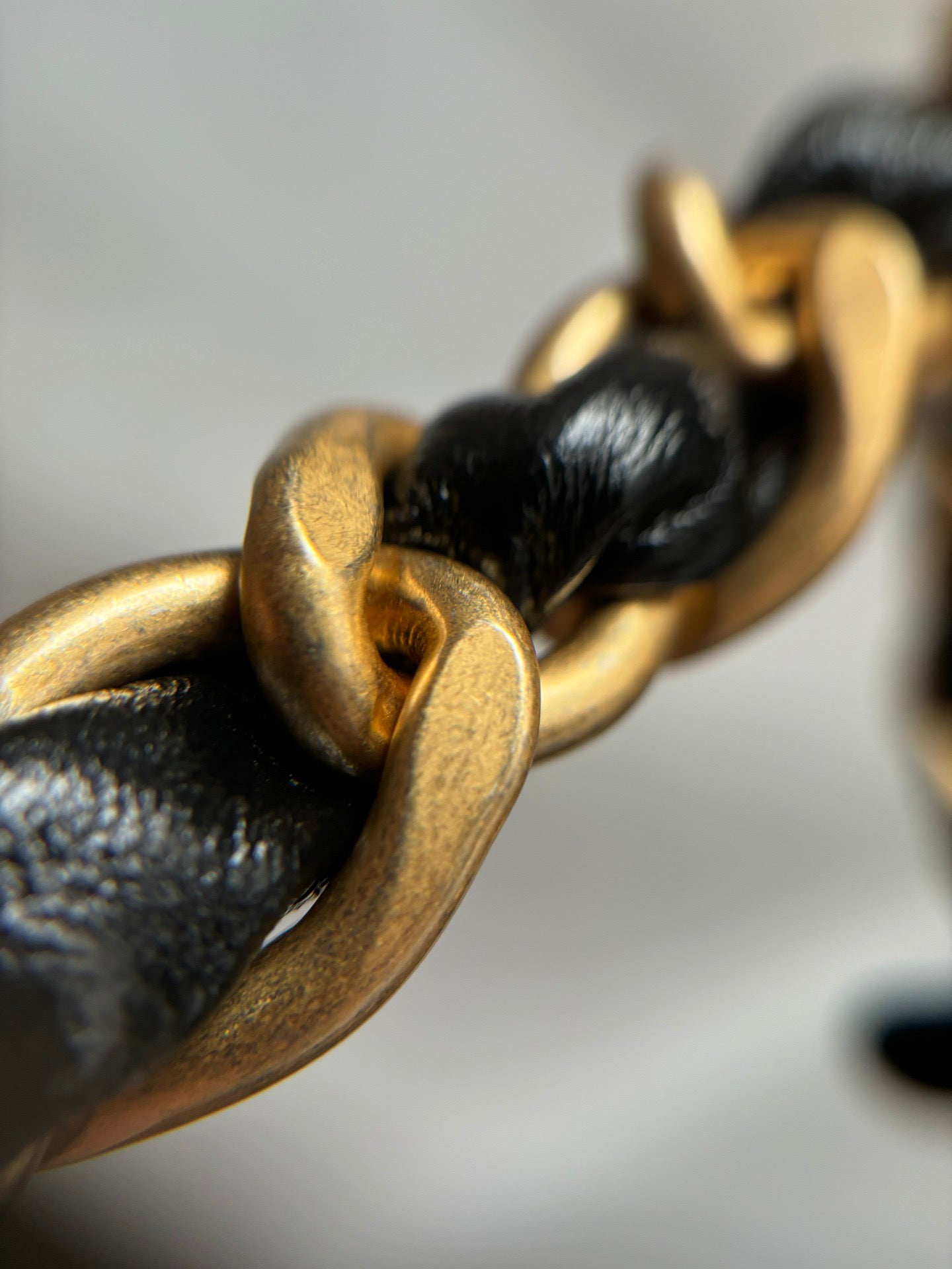 CHANEL-24A HoBo golden/sliver