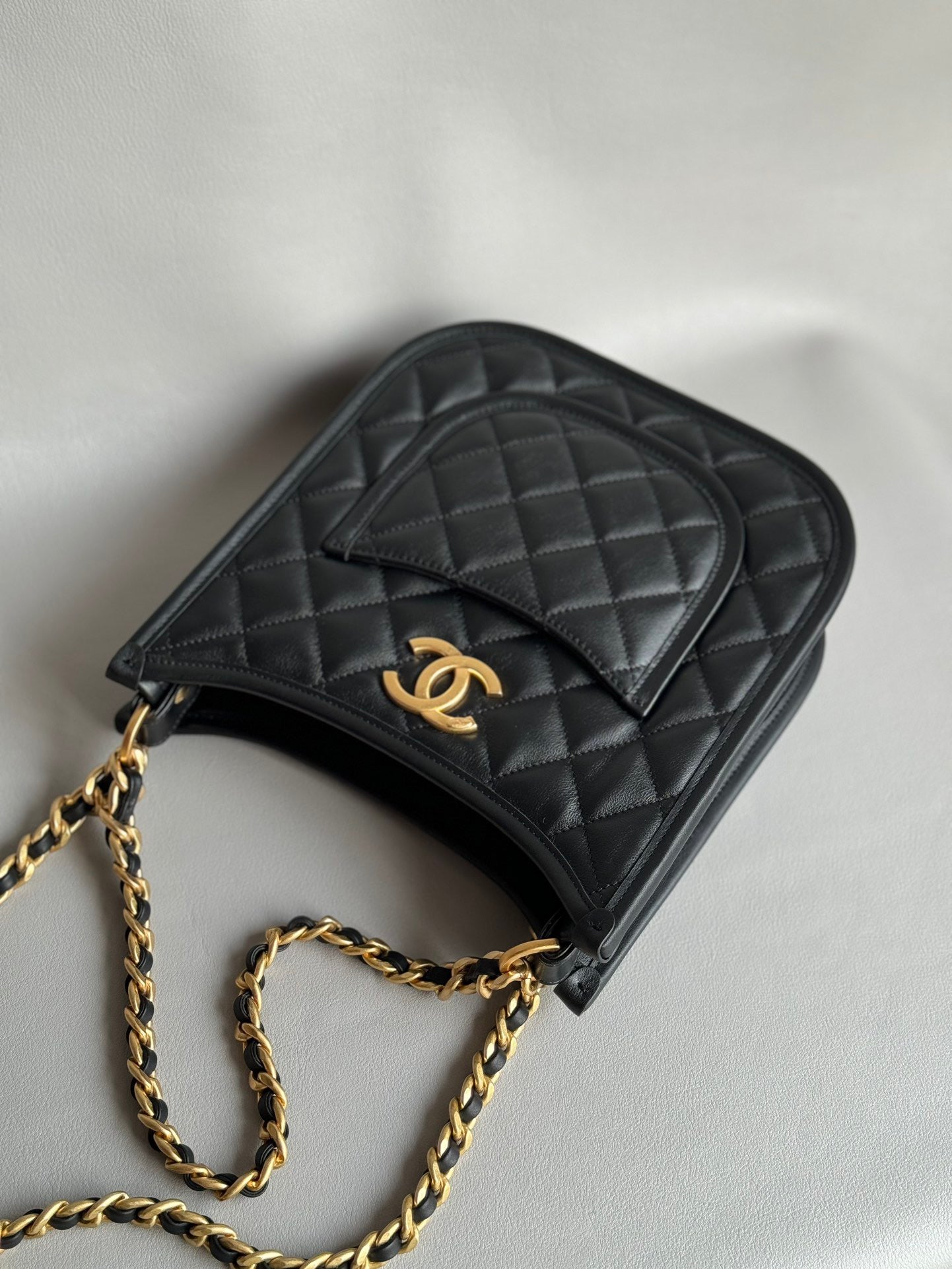 CHANEL-24C Hobo bag golden/sliver
