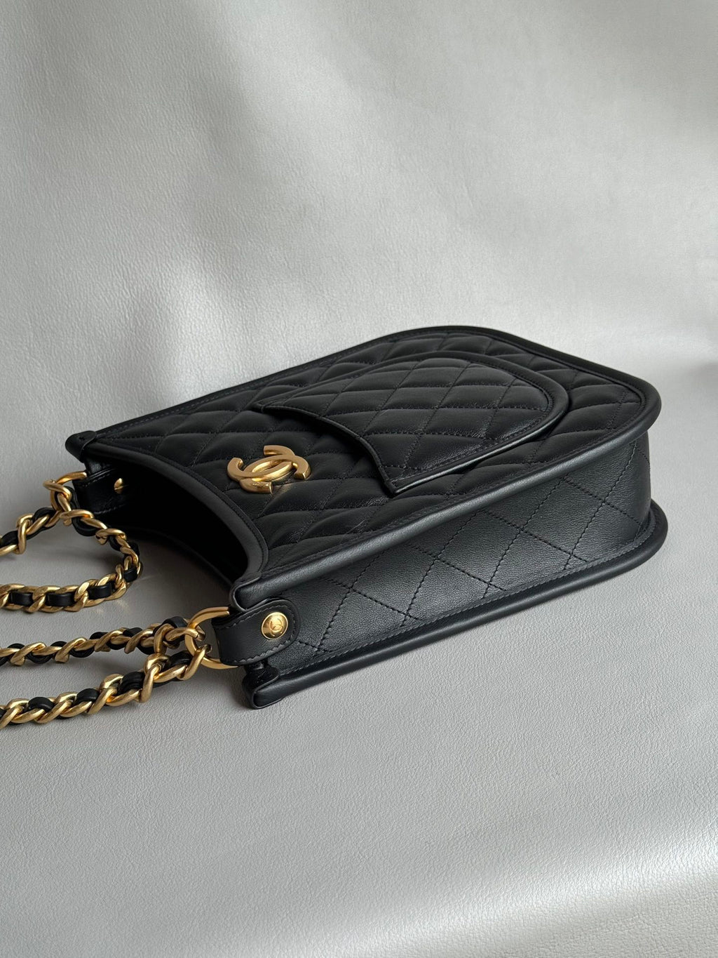 CHANEL-24C Hobo bag golden/sliver