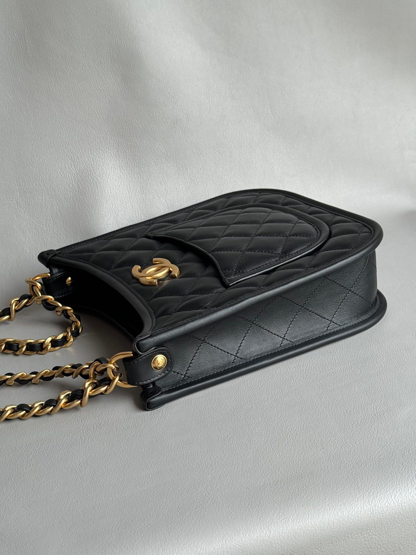 CHANEL-24C Hobo bag golden/sliver