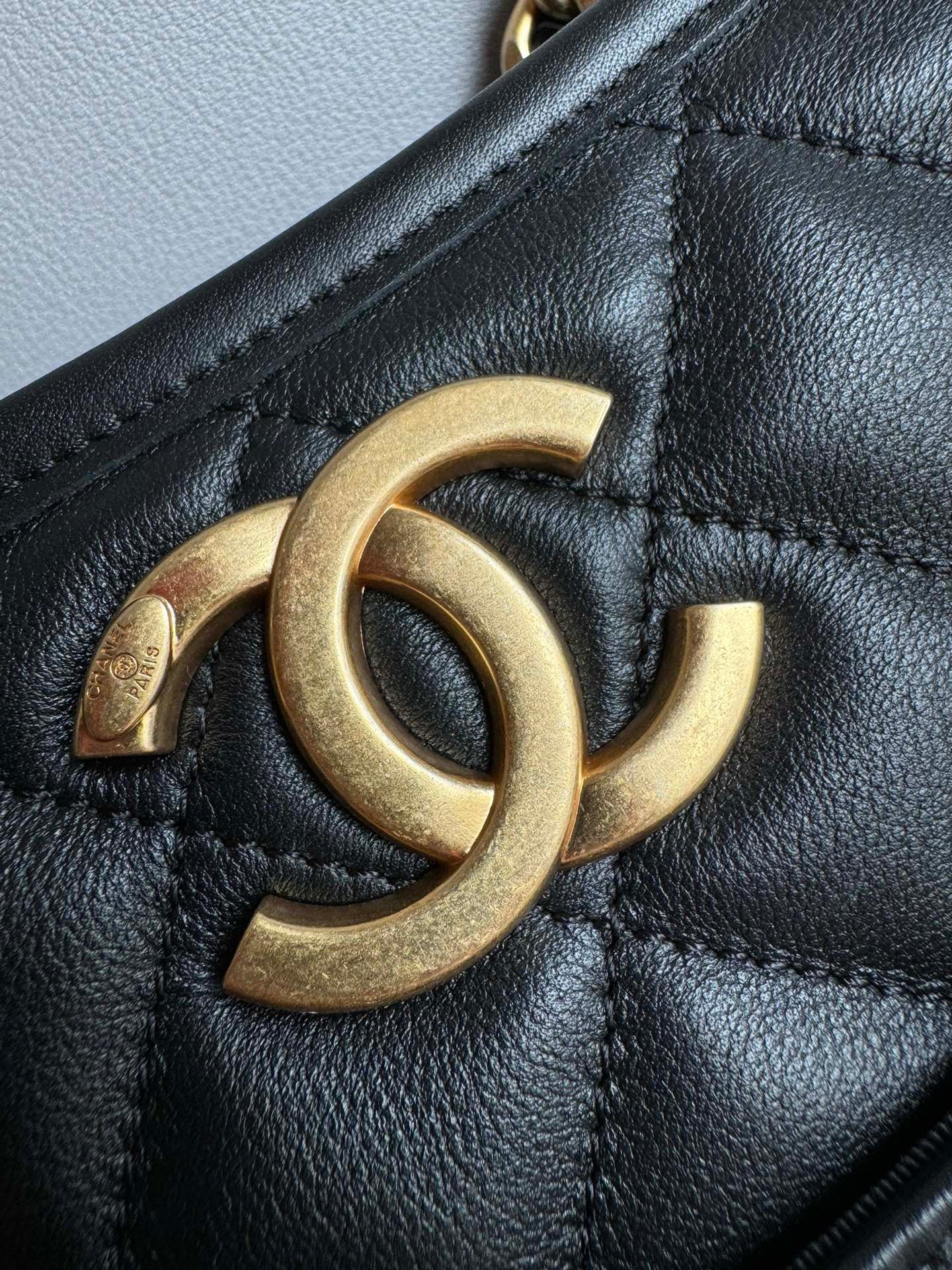 CHANEL-24C Hobo bag golden/sliver