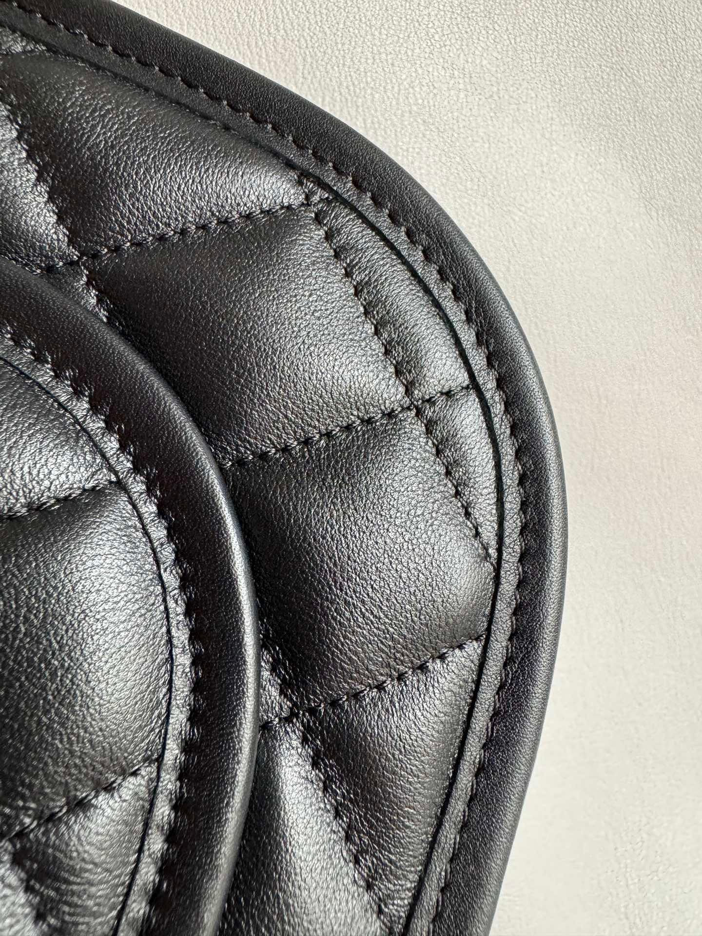 CHANEL-24C Hobo bag golden/sliver