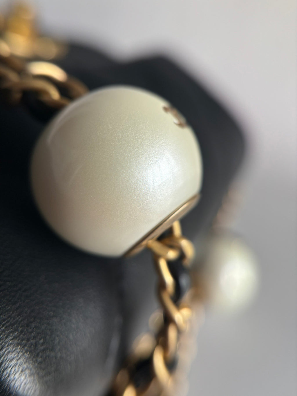 CHANEL-24K Pearl Flap bag golden/sliver