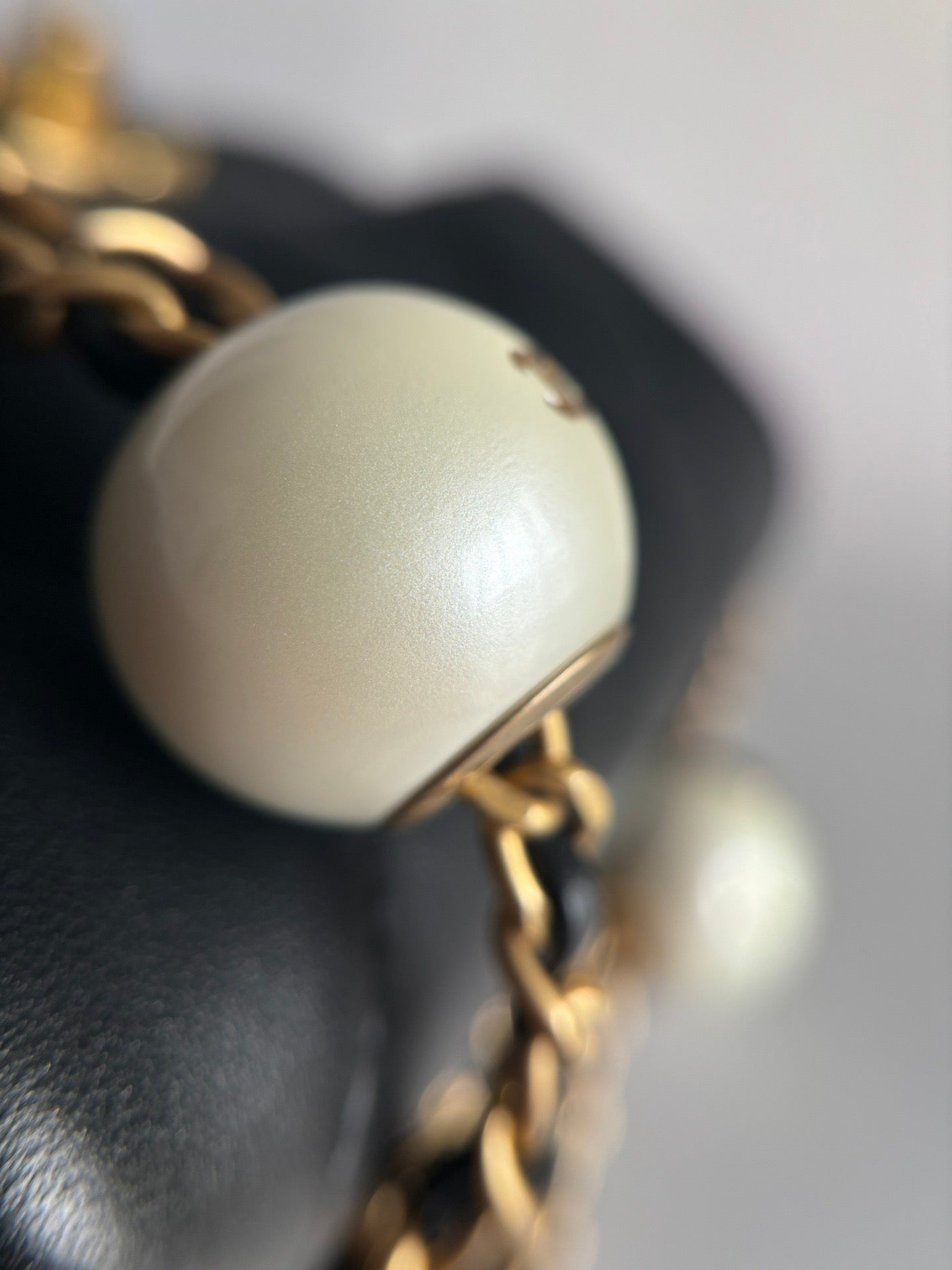 CHANEL-24K Pearl Flap bag golden/sliver