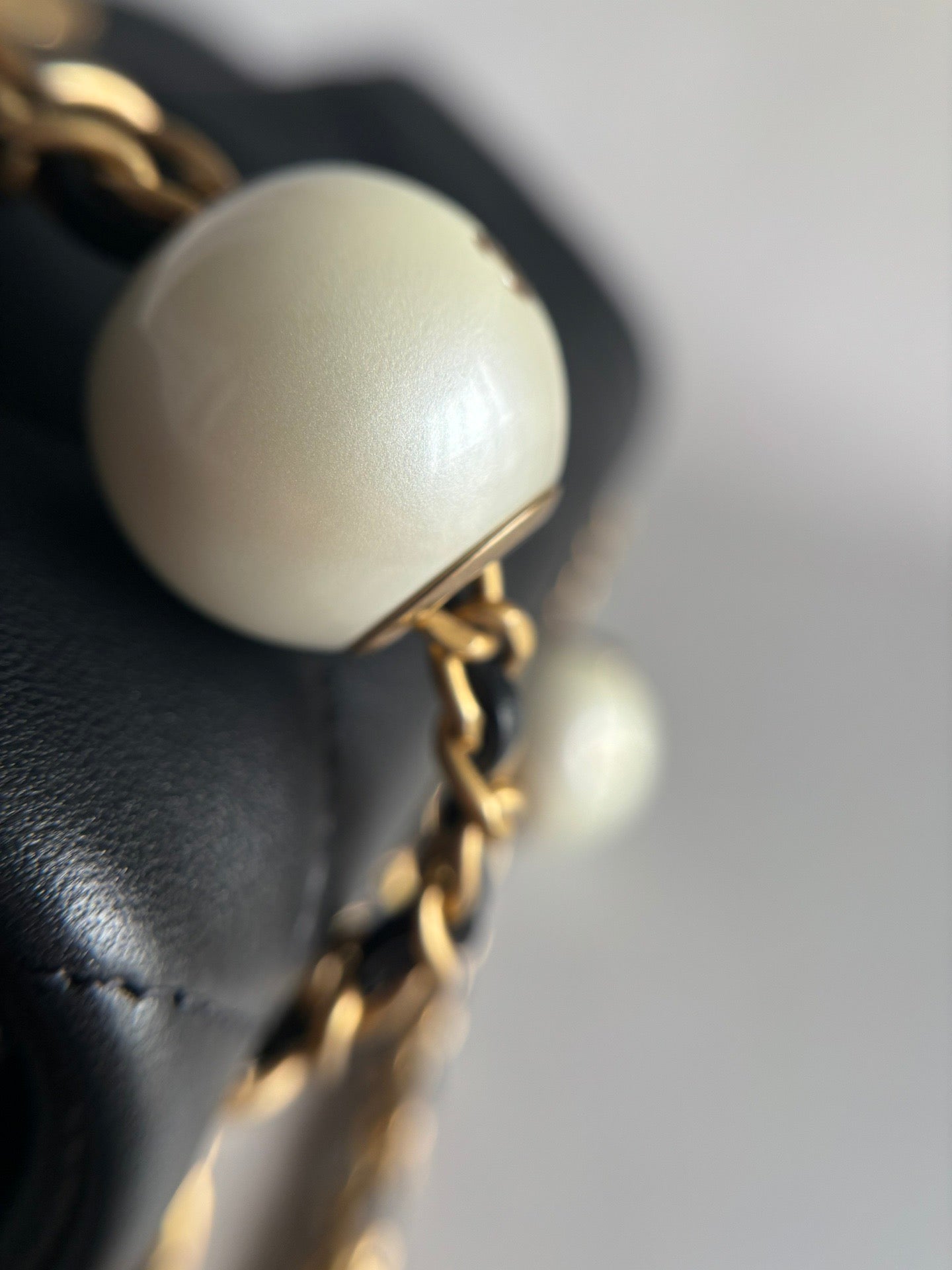 CHANEL-24K Pearl Flap bag golden/sliver