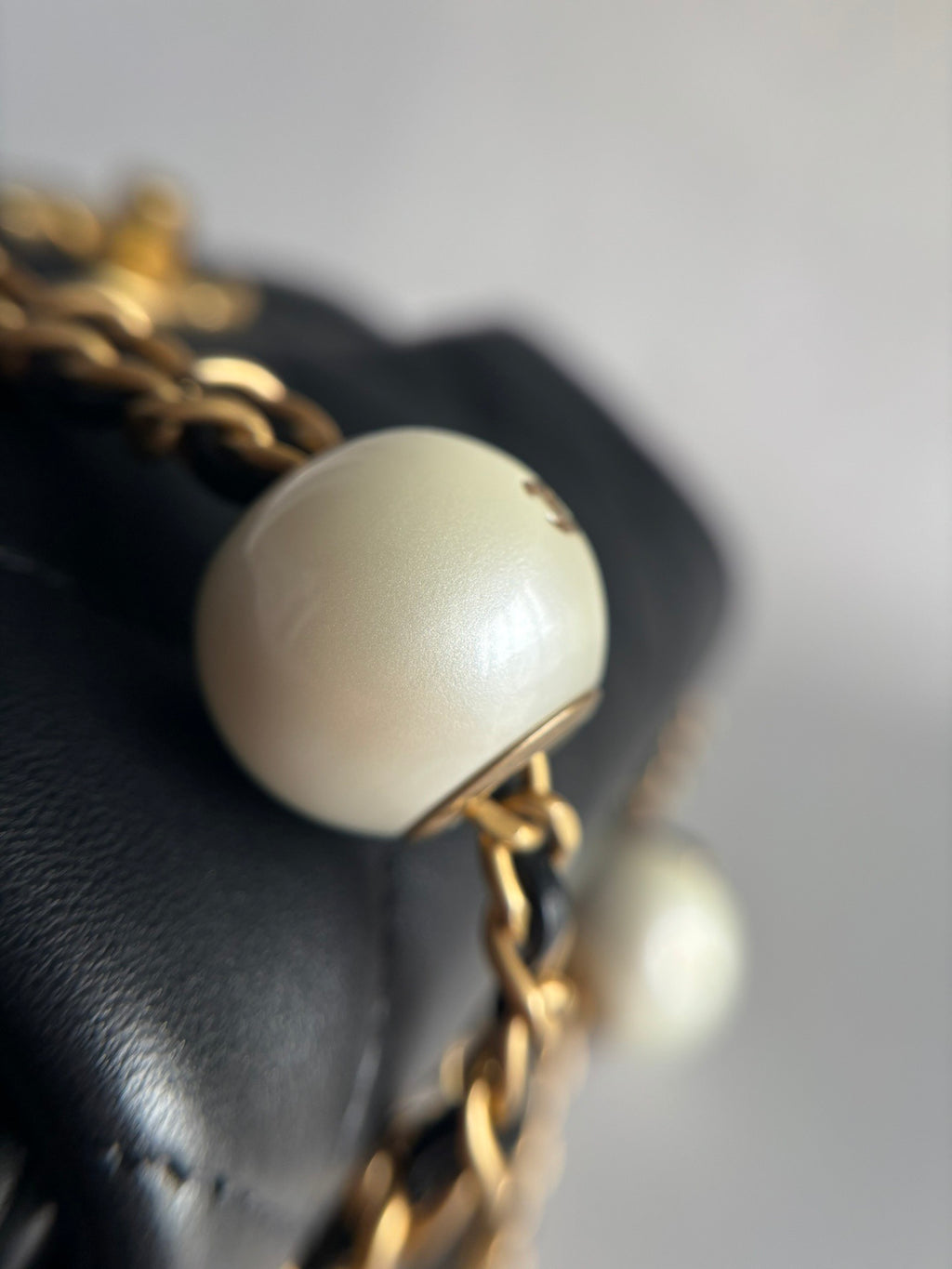 CHANEL-24K Pearl Flap bag golden/sliver