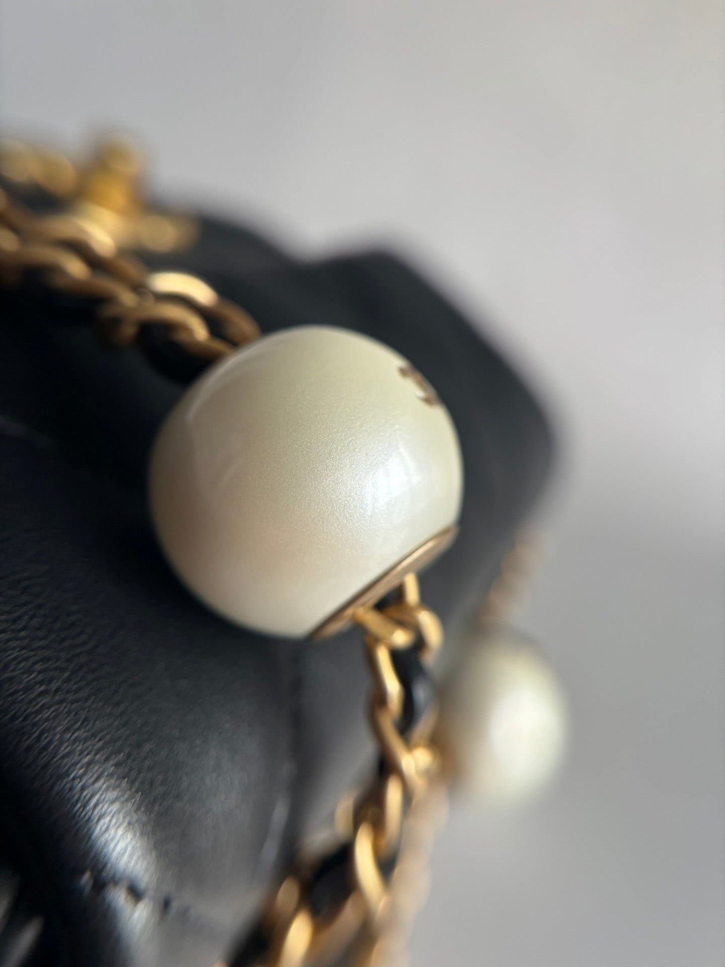 CHANEL-24K Pearl Flap bag golden/sliver