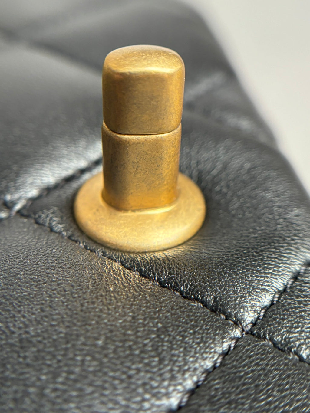 CHANEL-24K Pearl Flap bag golden/sliver