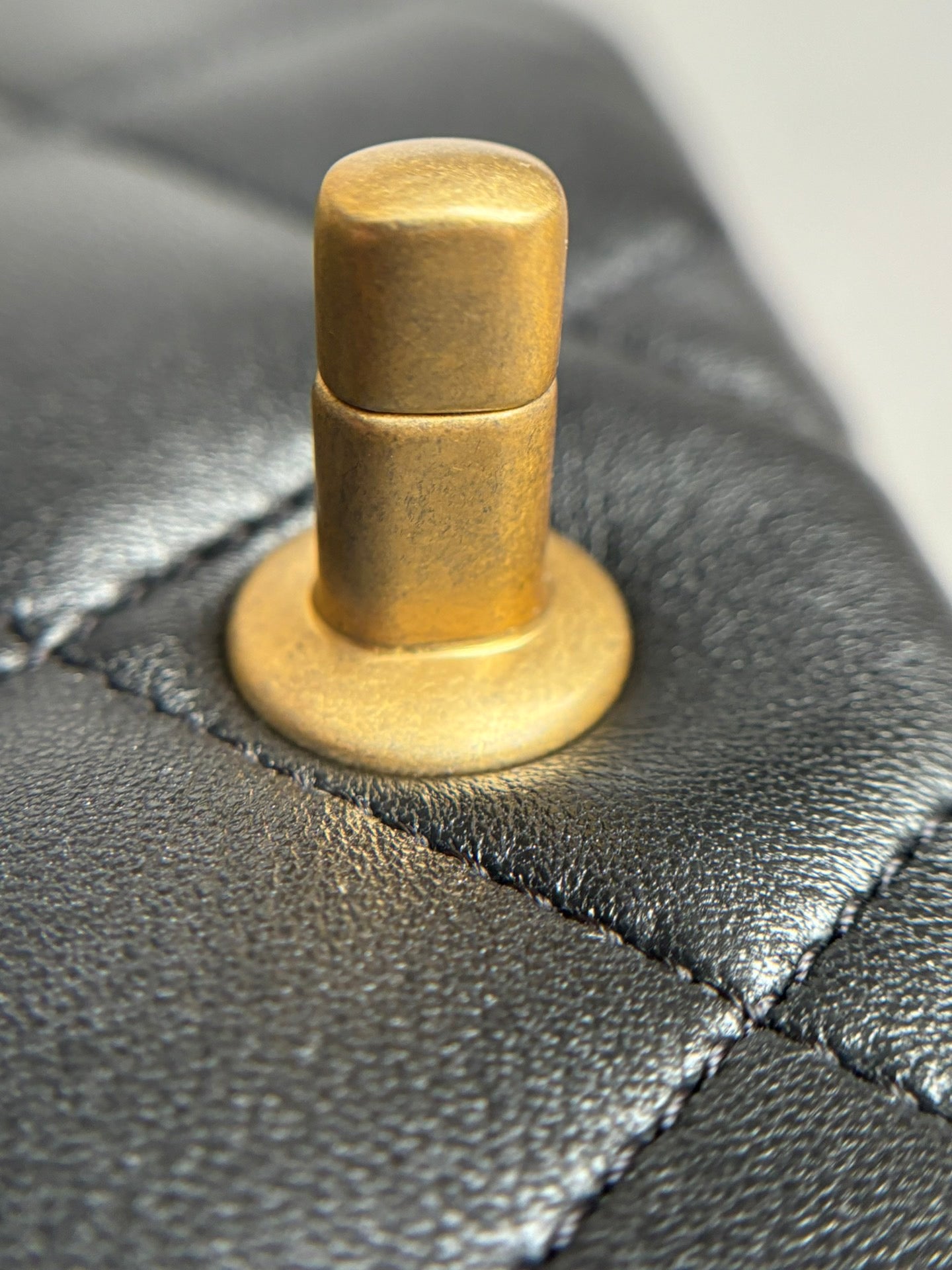 CHANEL-24K Pearl Flap bag golden/sliver