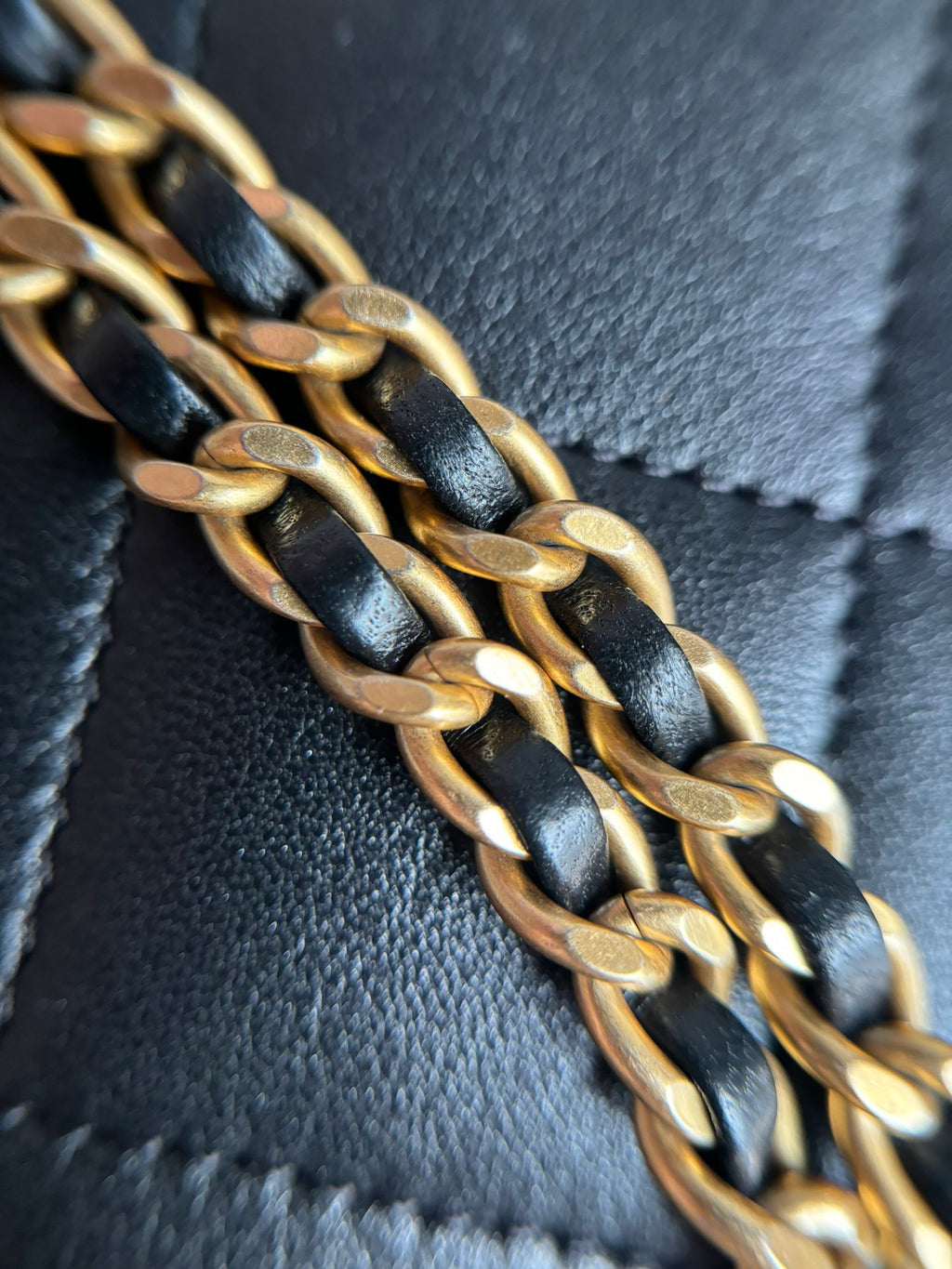 CHANEL-24K Pearl Flap bag golden/sliver