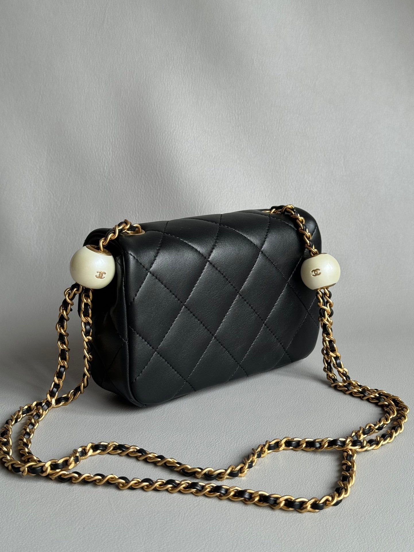 CHANEL-24K Pearl Flap bag golden/sliver