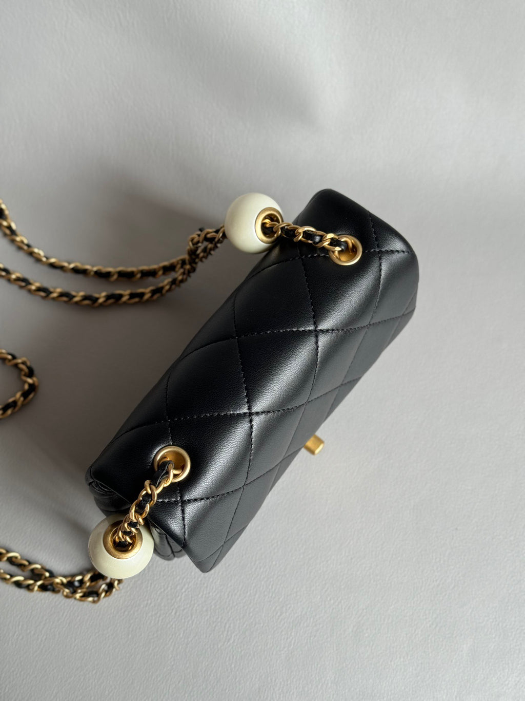 CHANEL-24K Pearl Flap bag golden/sliver