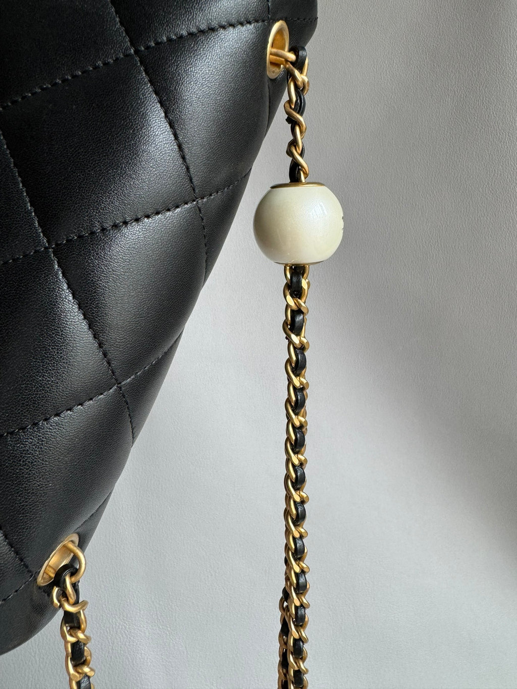 CHANEL-24K Pearl Flap bag golden/sliver