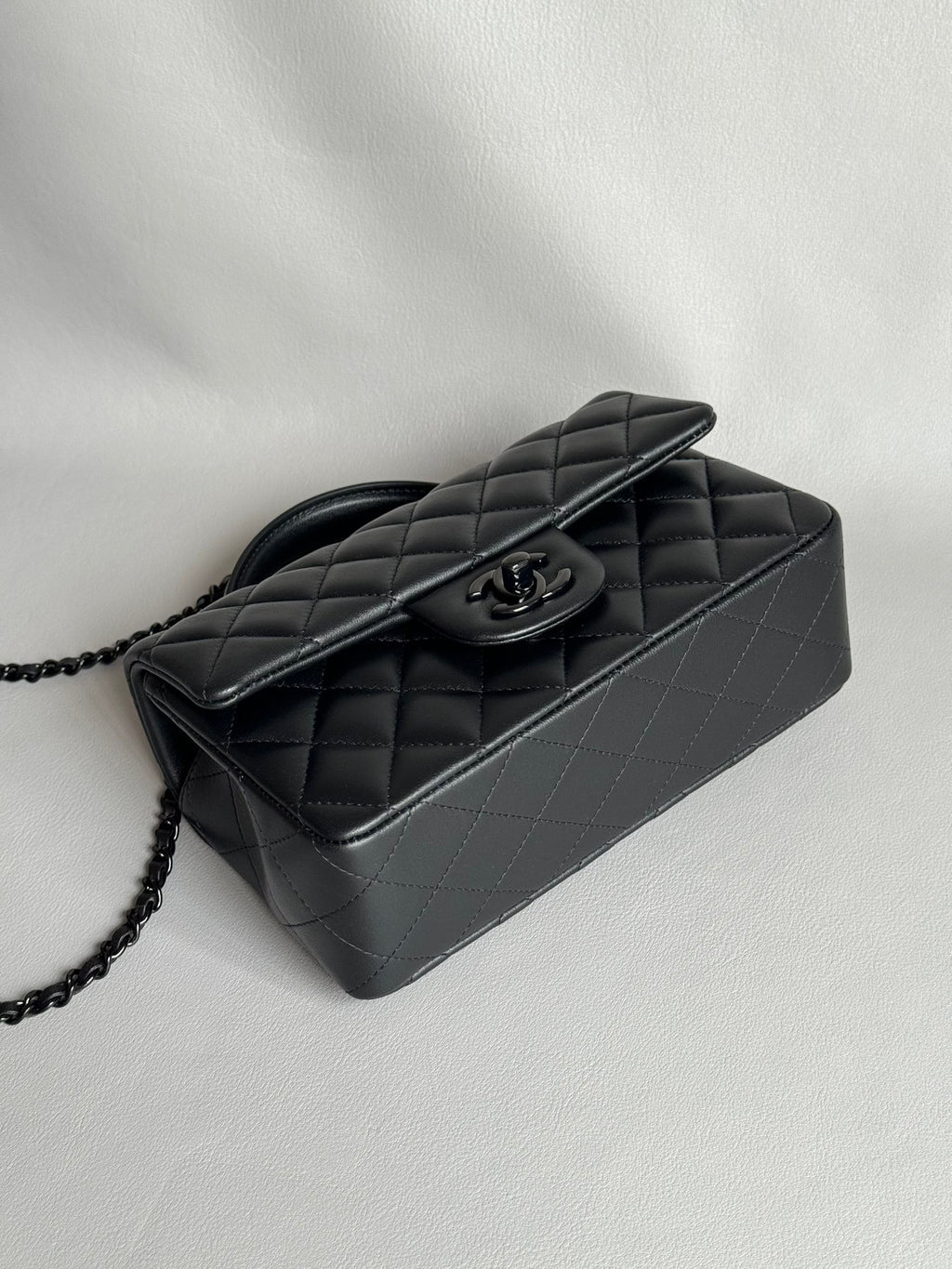 CHANEL-25B CF Handle mini bag golden/sliver