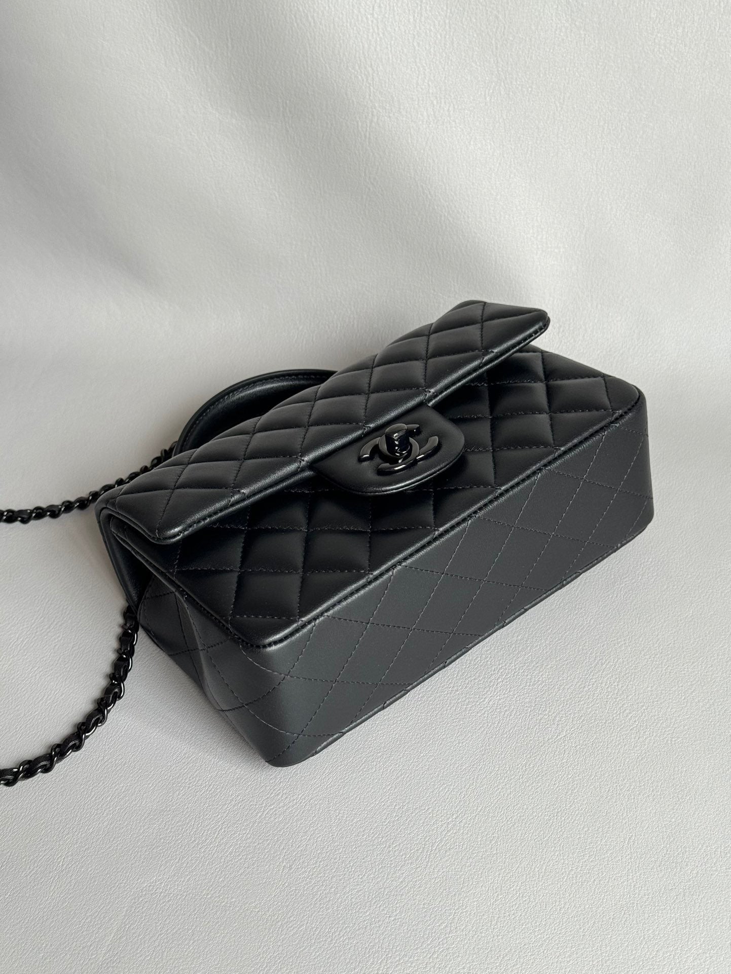 CHANEL-25B CF Handle mini bag golden/sliver