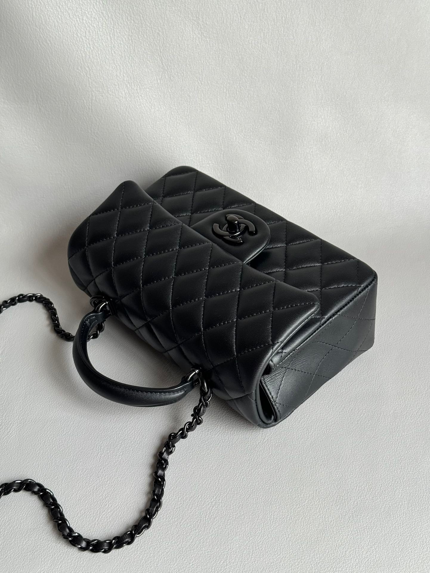 CHANEL-25B CF Handle mini bag golden/sliver