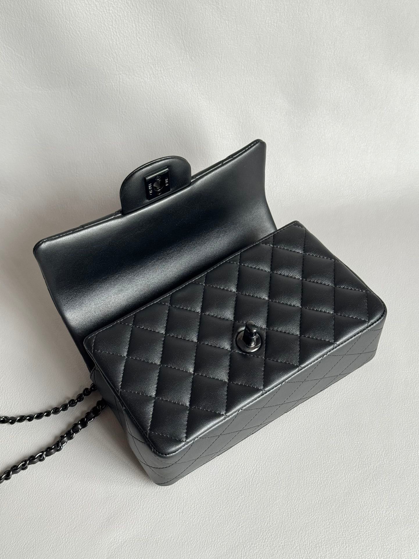 CHANEL-25B CF Handle mini bag golden/sliver