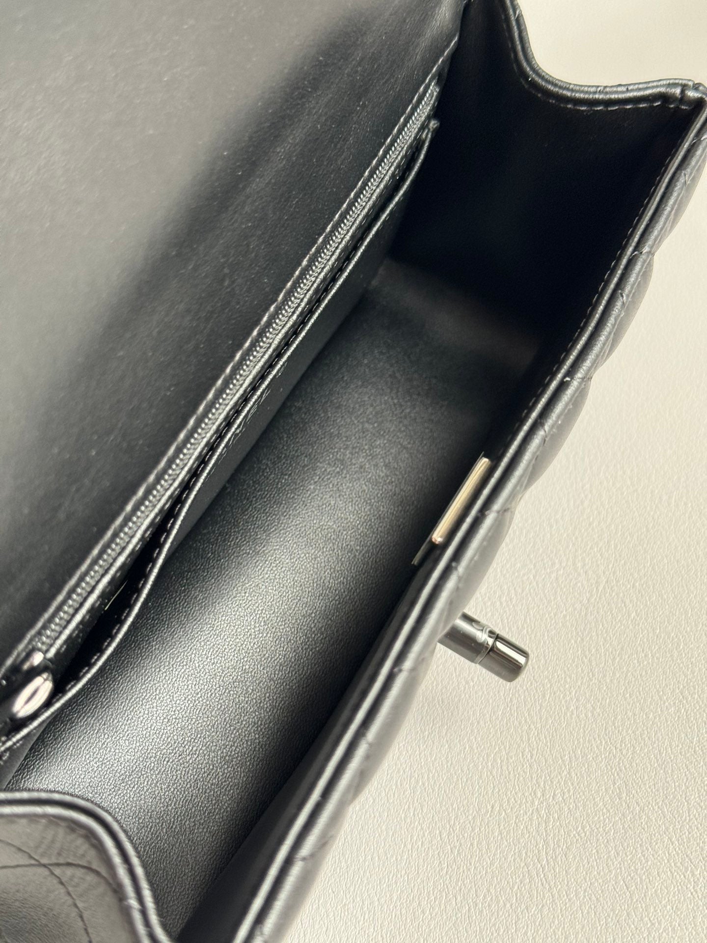 CHANEL-25B CF Handle mini bag golden/sliver